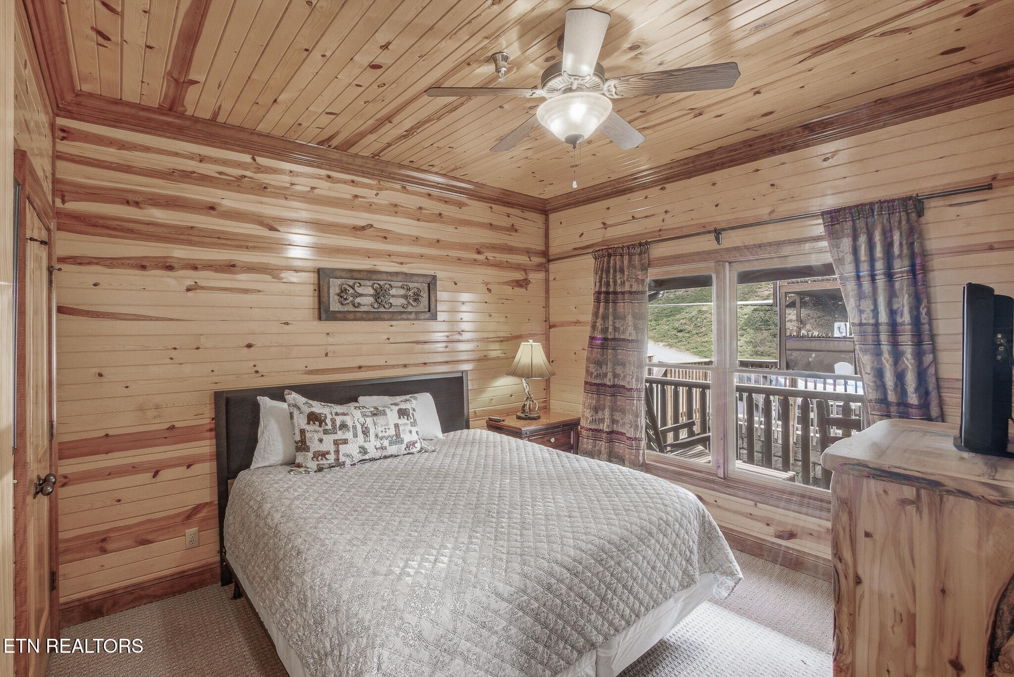460 Big Bear Way Property Photo 14