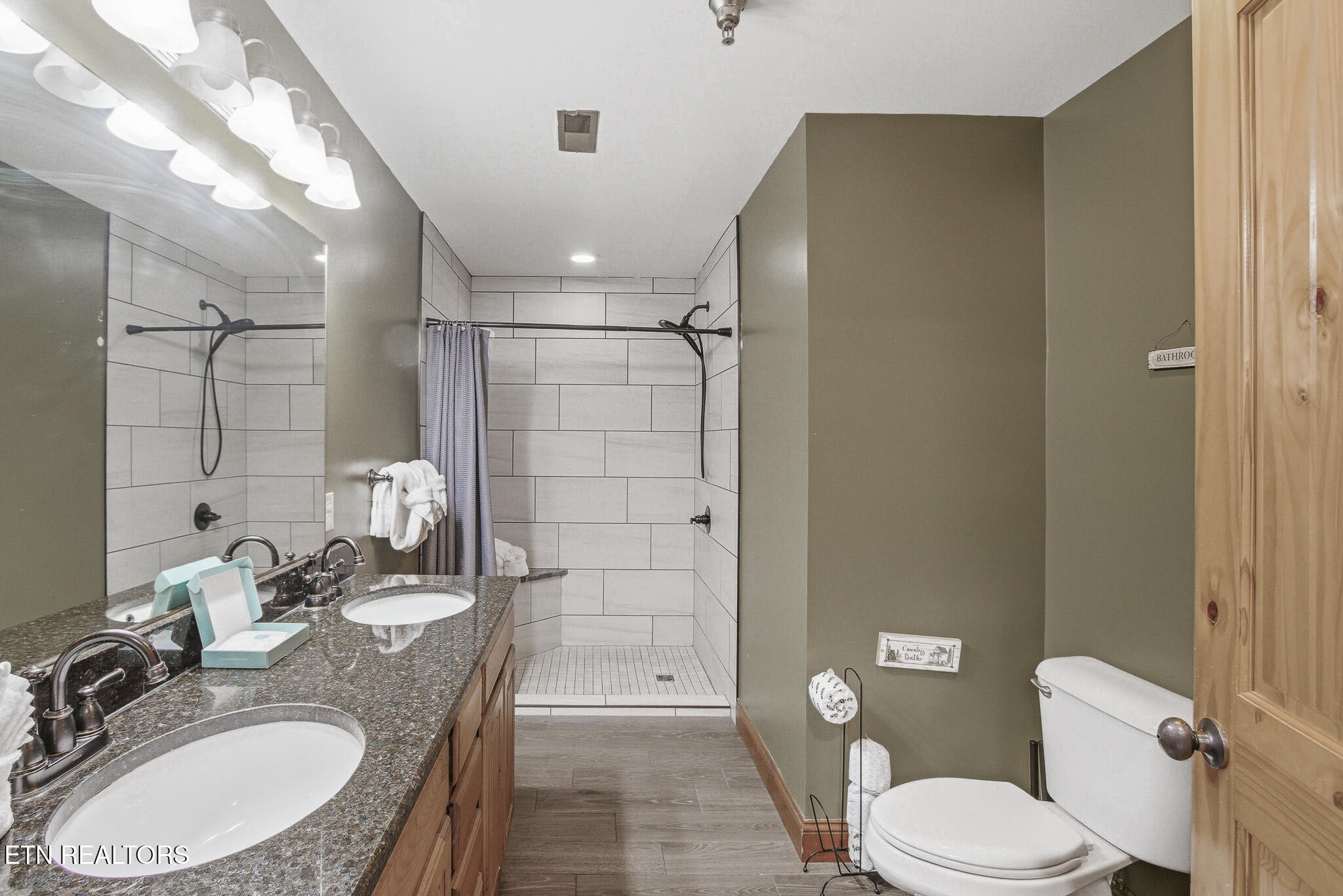 460 Big Bear Way Property Photo 16