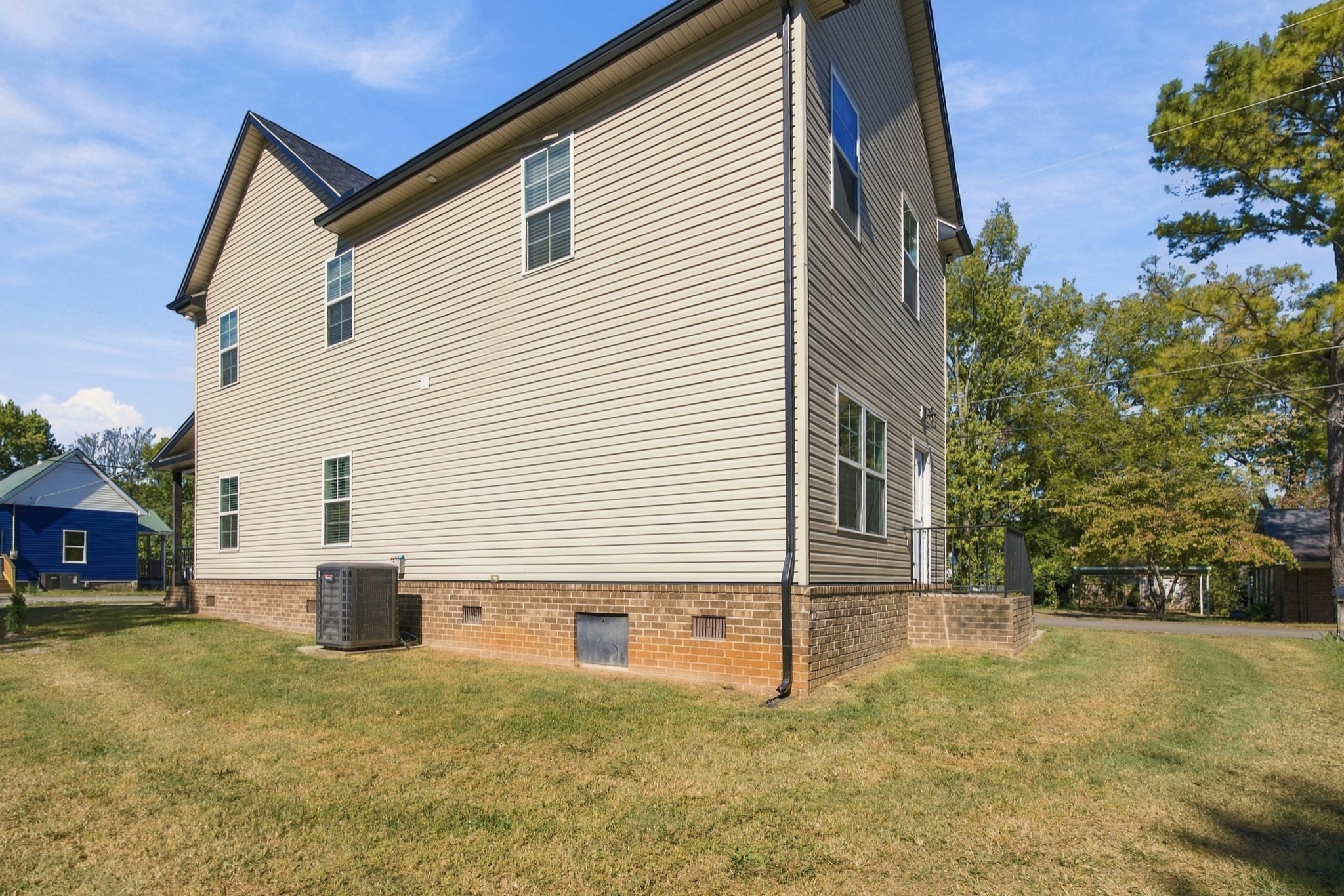734 Lee St Property Photo 27
