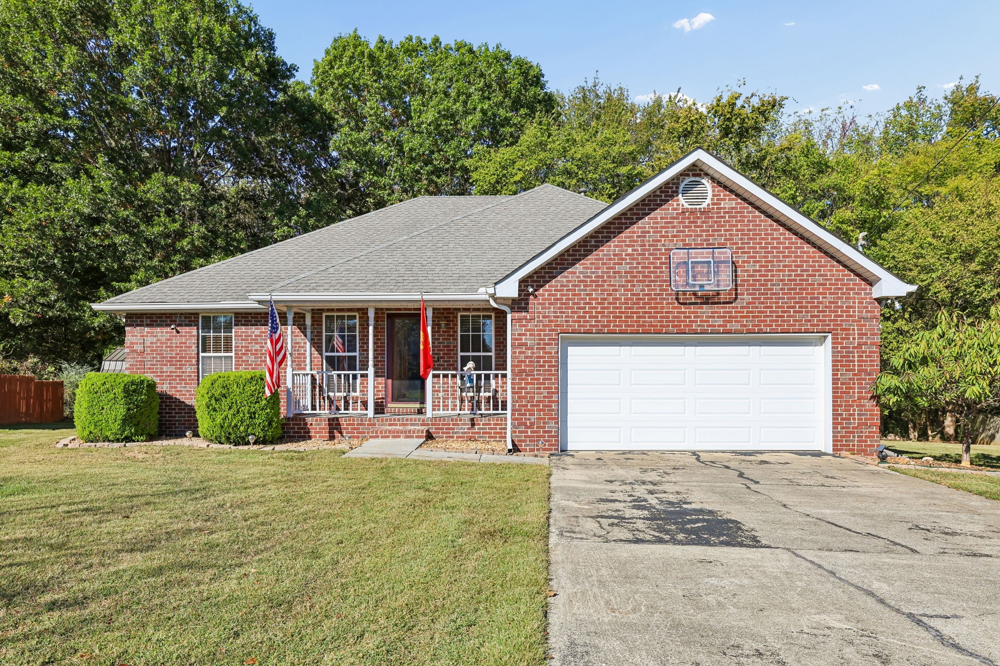 712 Williamsburg Dr Property Photo 1