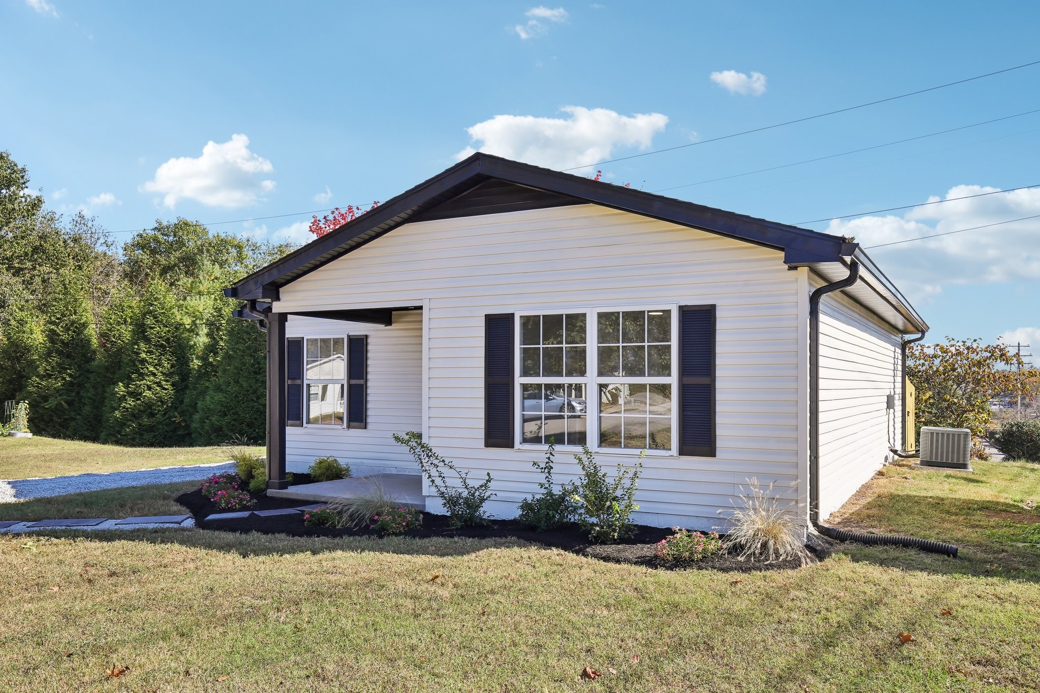 100 Partnership Cir Property Photo 1