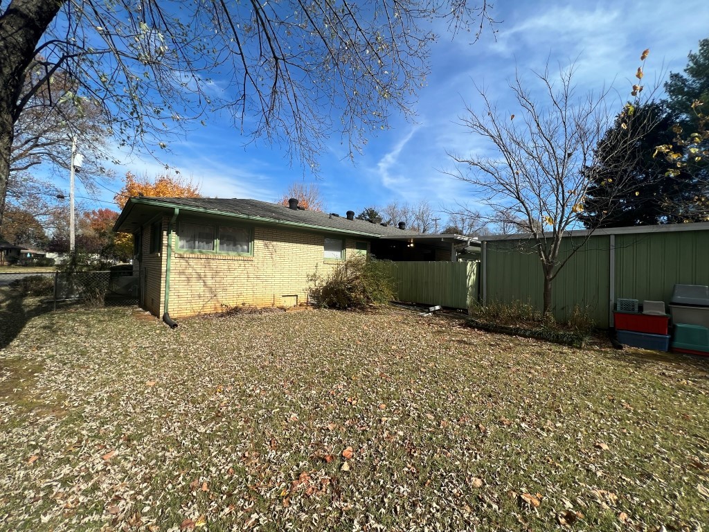 911 Greenhill St Property Photo 11