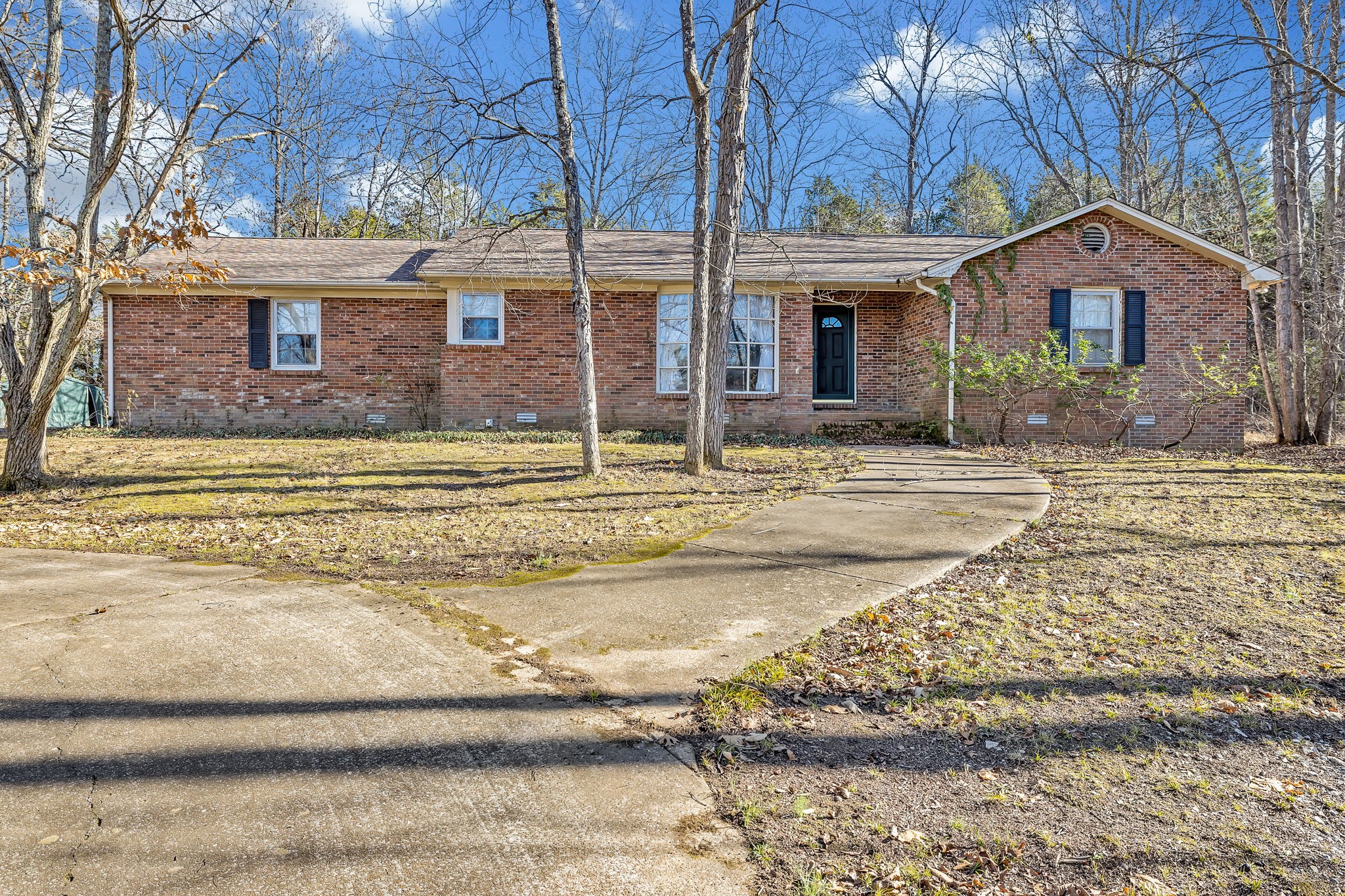 2027 New Columbia Hwy Property Photo 1