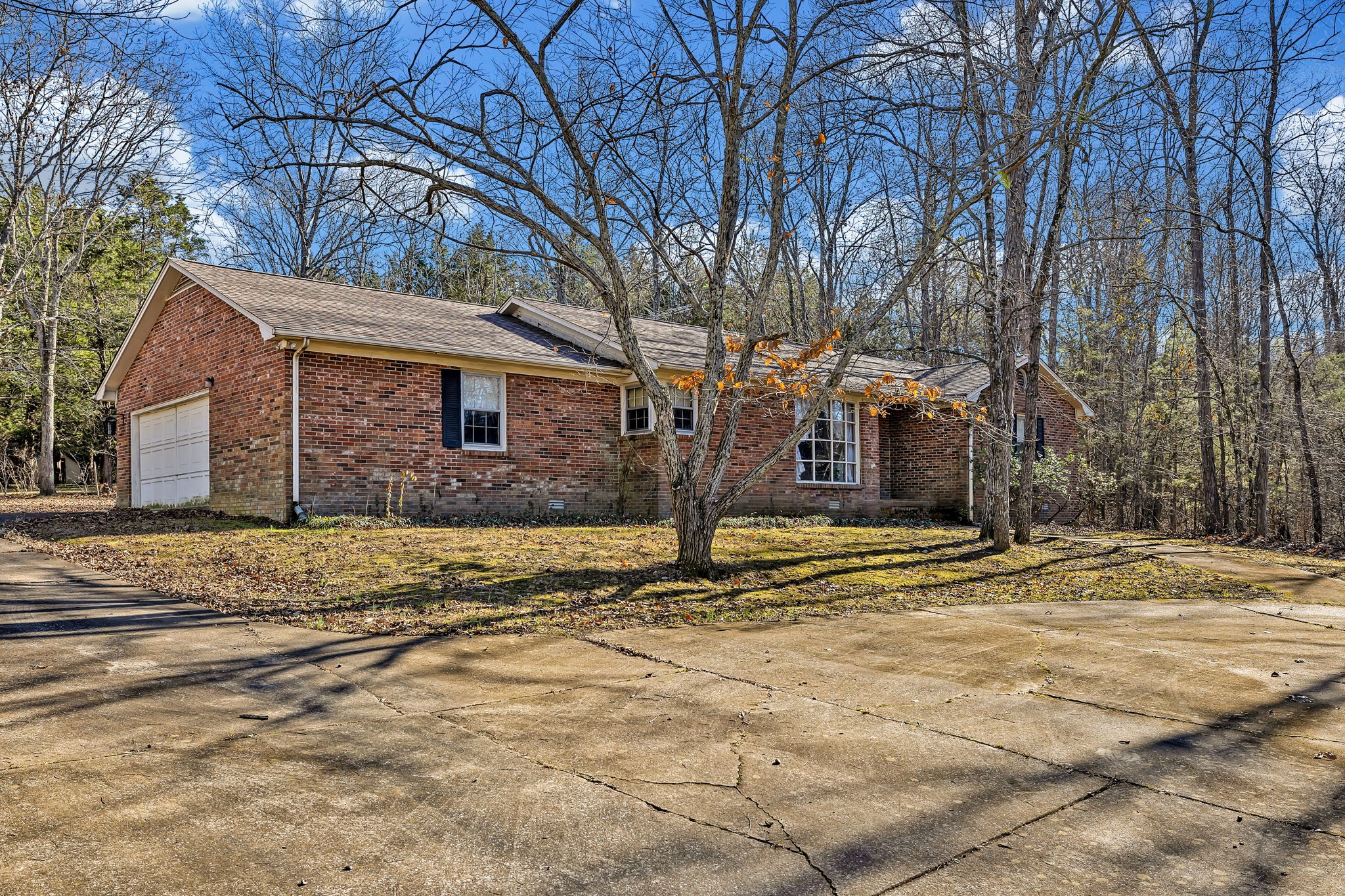 2027 New Columbia Hwy Property Photo 3
