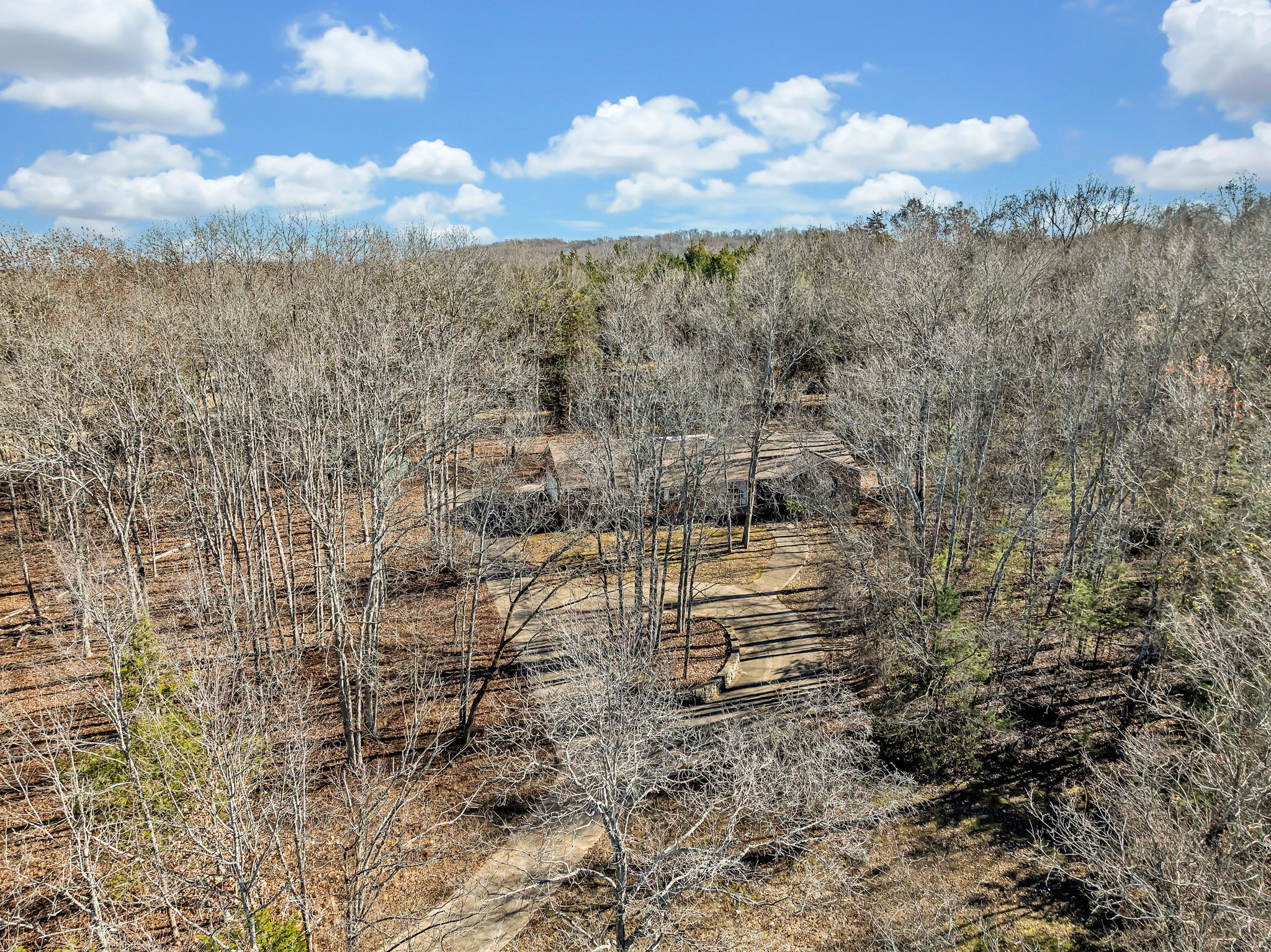 2027 New Columbia Hwy Property Photo 5