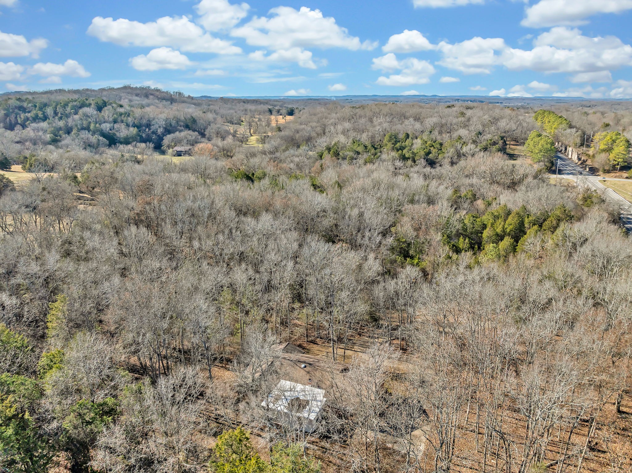 2027 New Columbia Hwy Property Photo 6