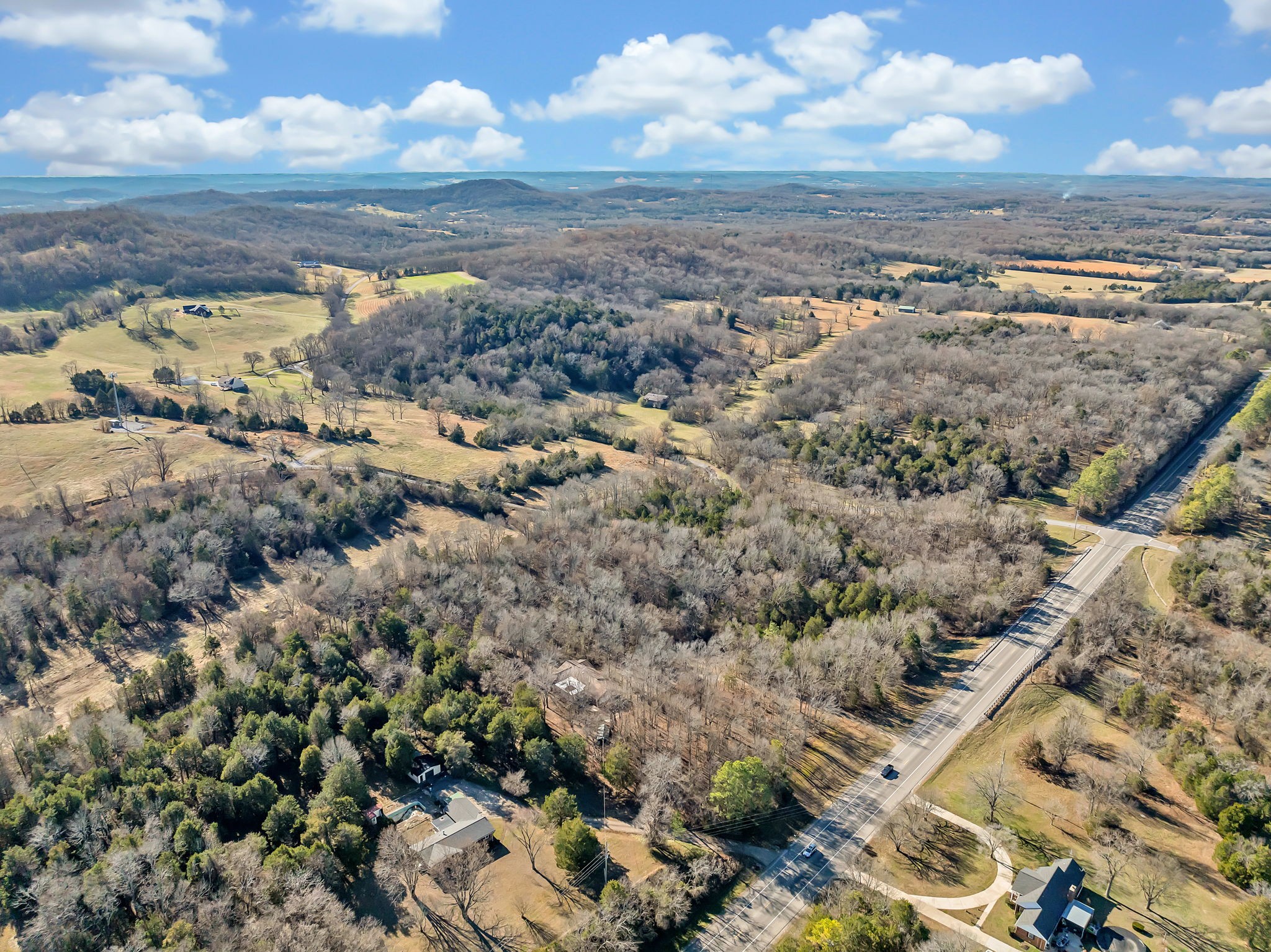 2027 New Columbia Hwy Property Photo 8