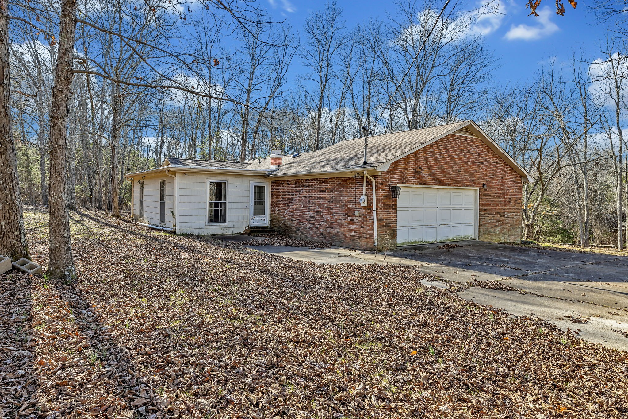 2027 New Columbia Hwy Property Photo 10