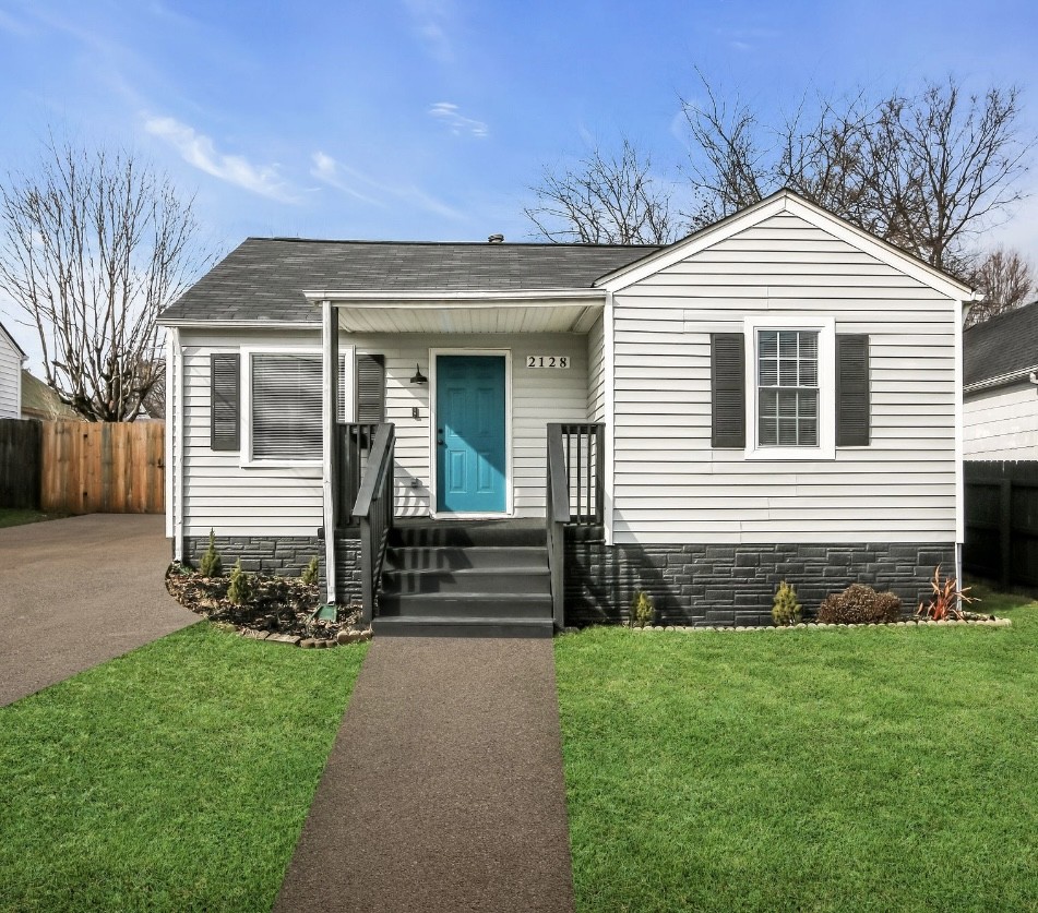 2128 Thomas Ave Property Photo 1
