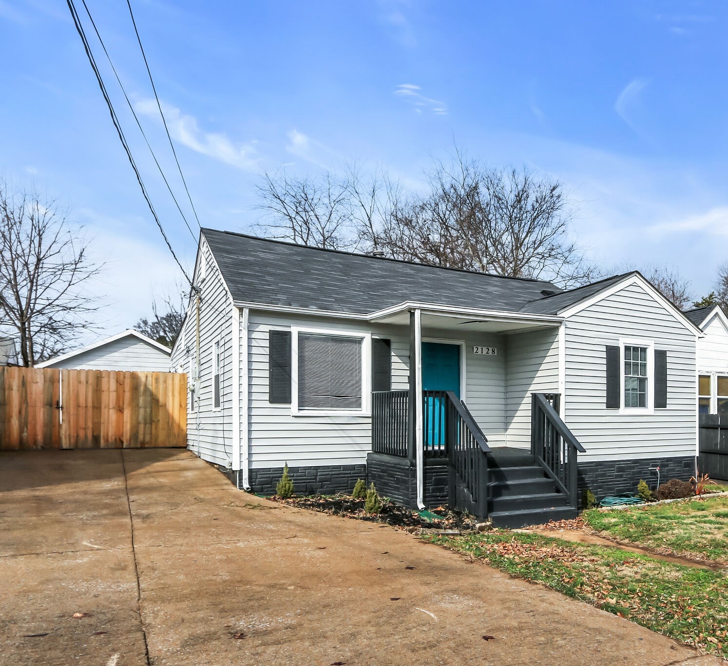 2128 Thomas Ave Property Photo 2