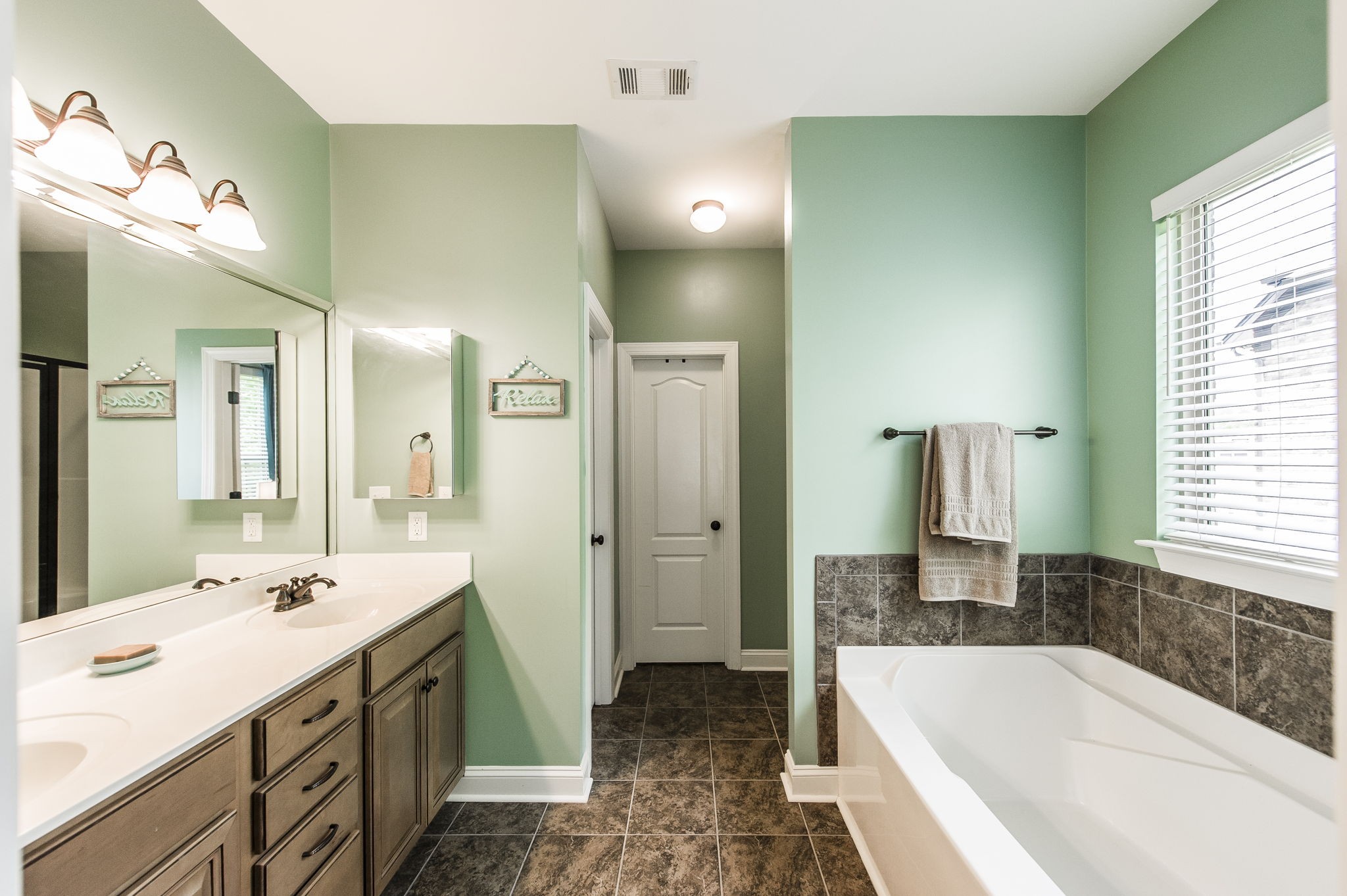 1042 Tower Hill Ln Property Photo 55