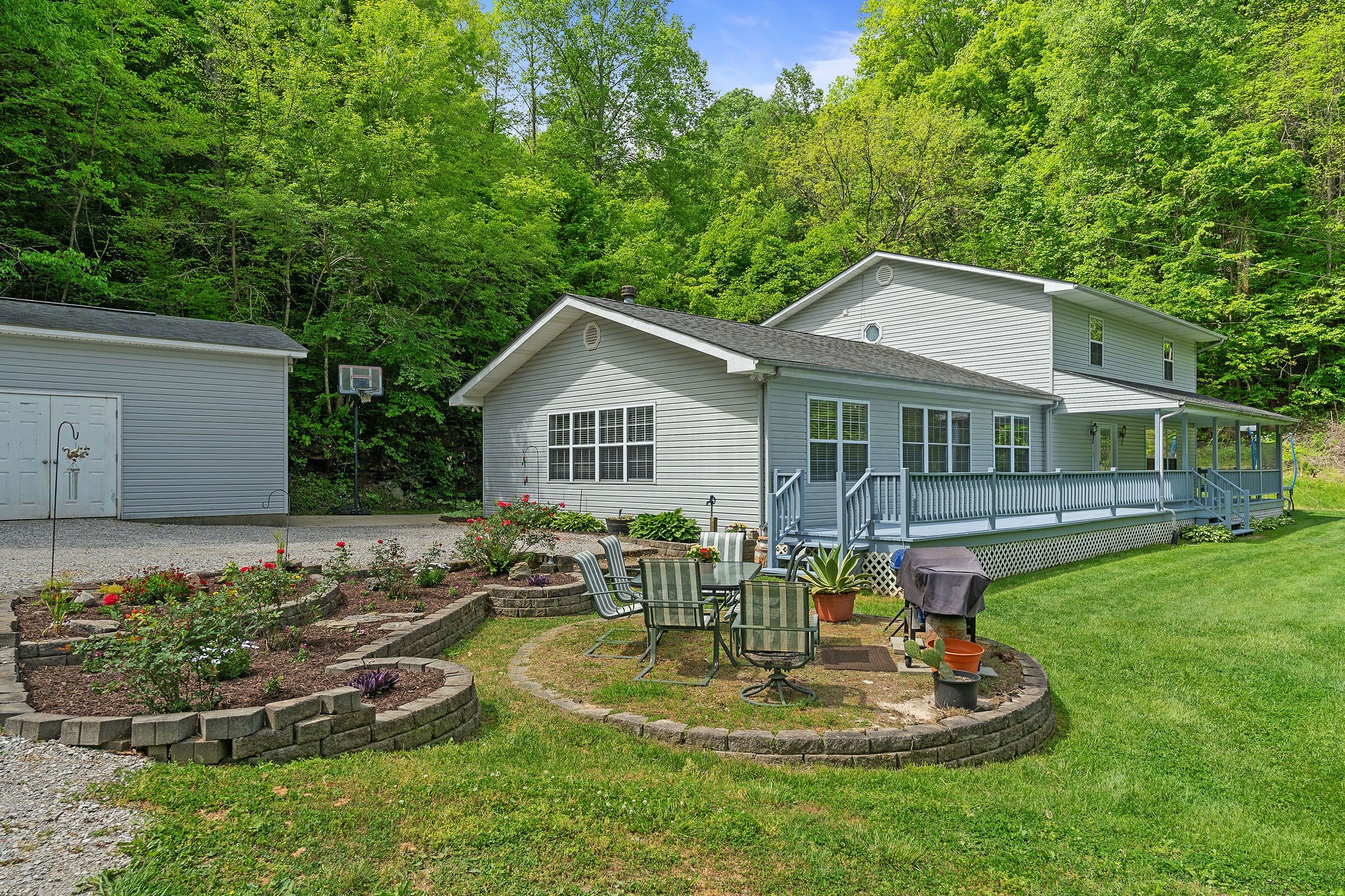 137 L W Lacy Rd Property Photo 3