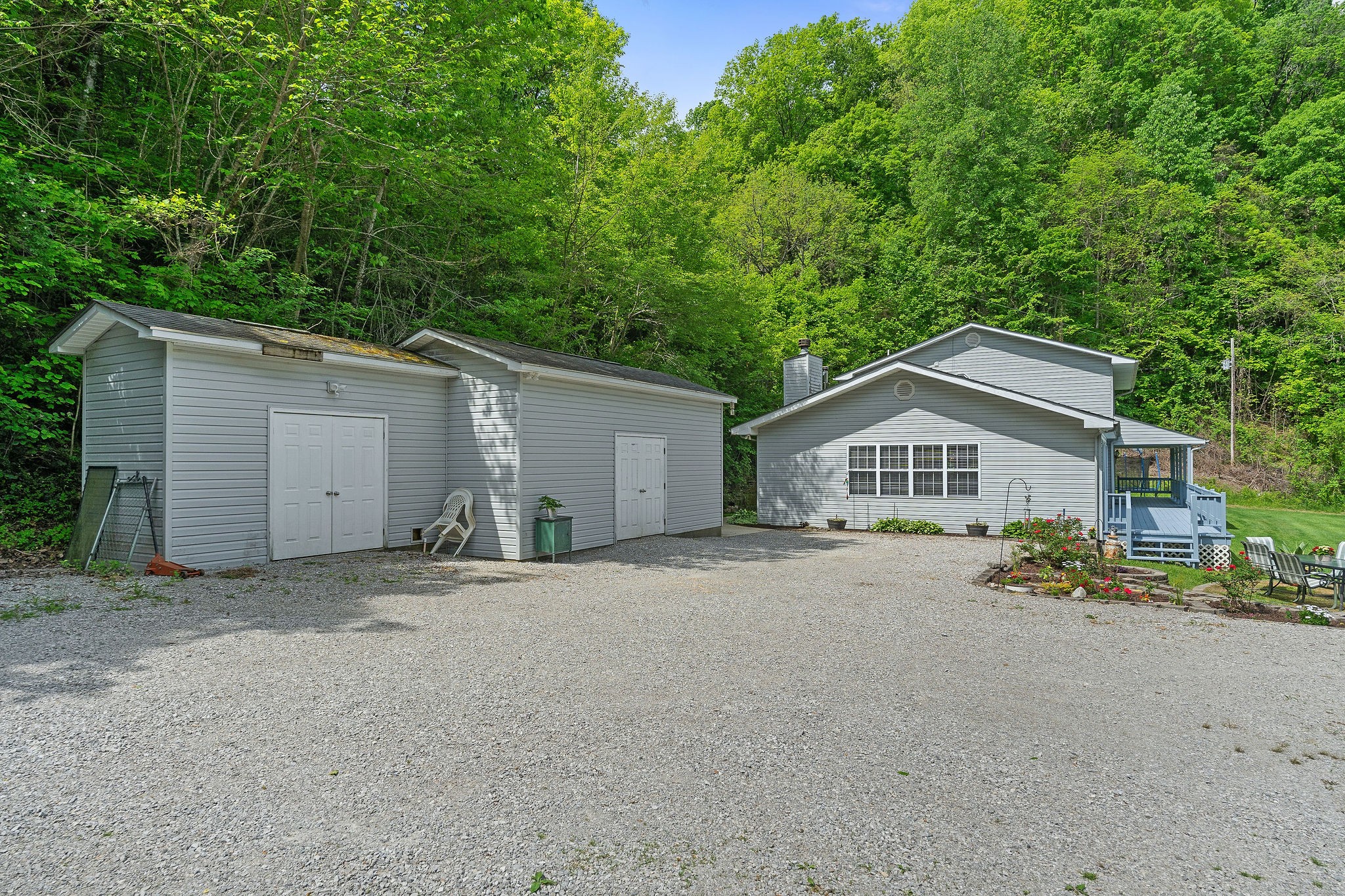 137 L W Lacy Rd Property Photo 4
