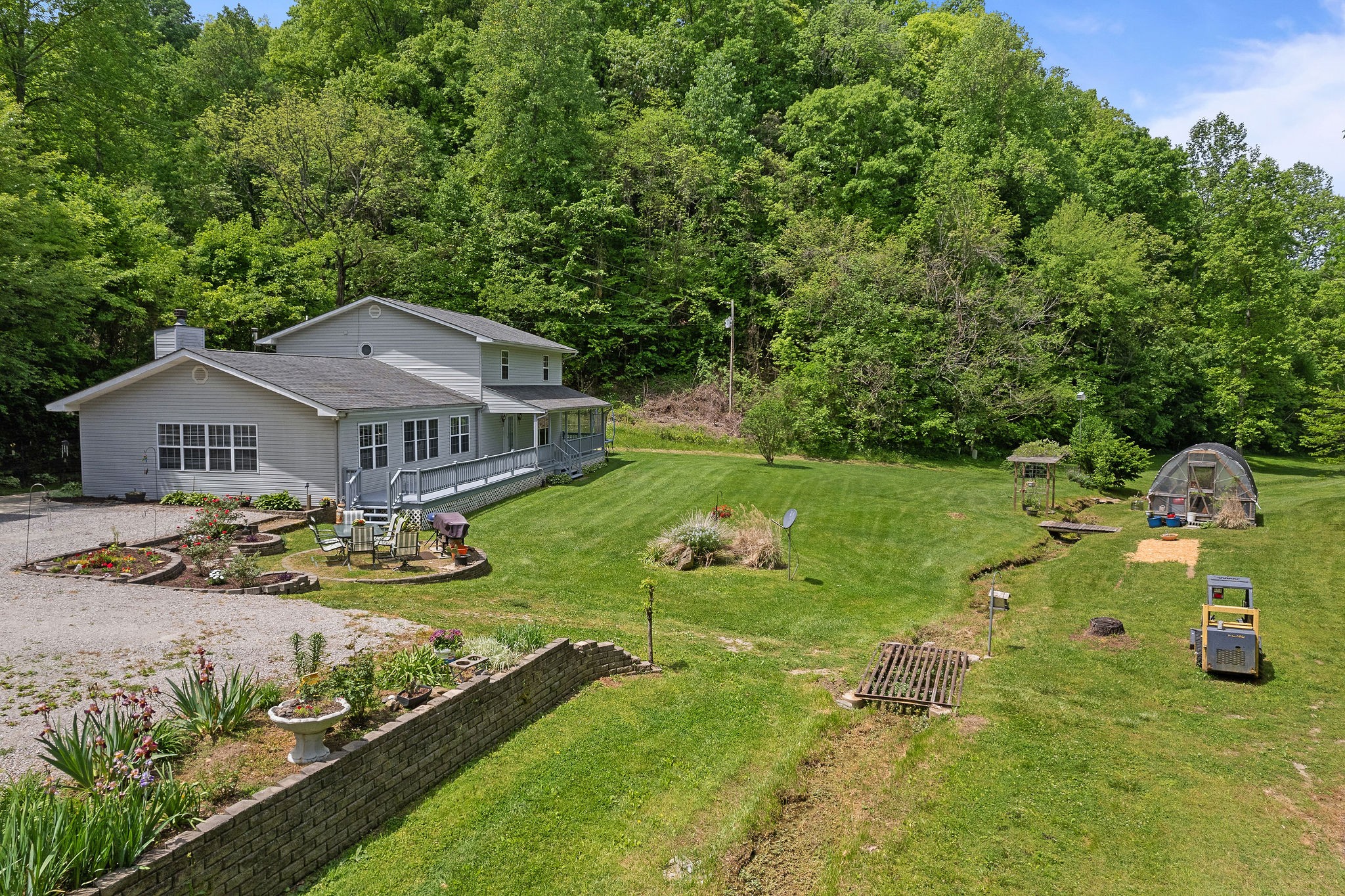 137 L W Lacy Rd Property Photo 6
