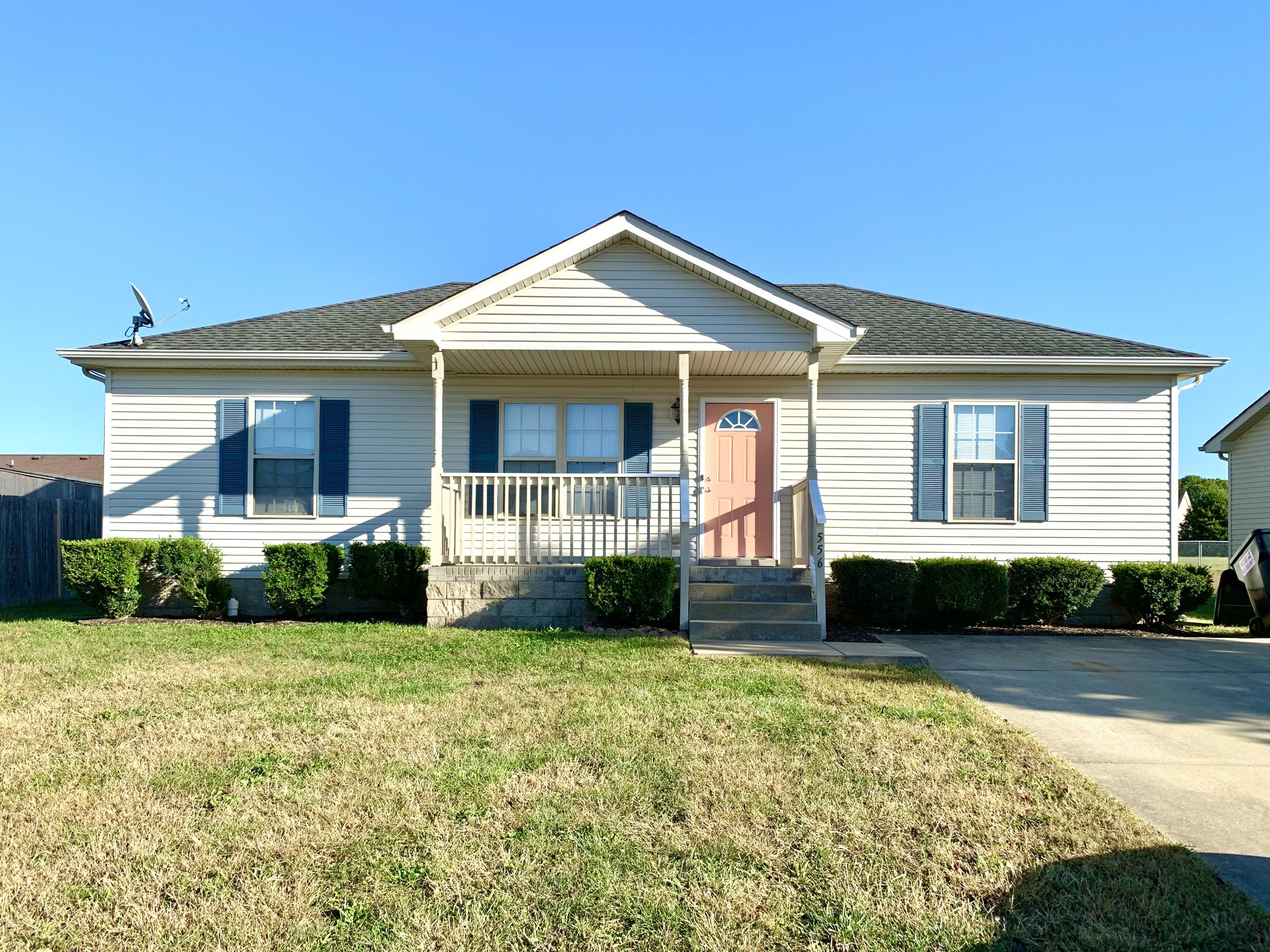 556 Oakmont Dr Property Photo 1
