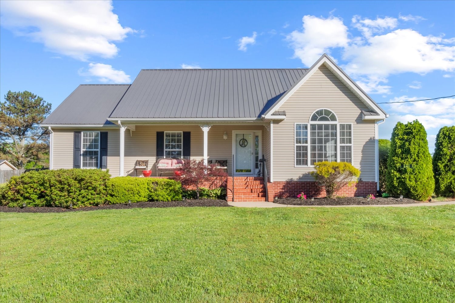 1570 Ragsdale Ln Property Photo 1