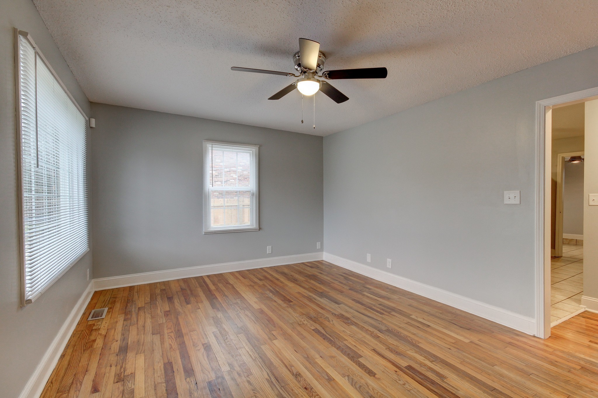 1302 Daniel Street Property Photo 2