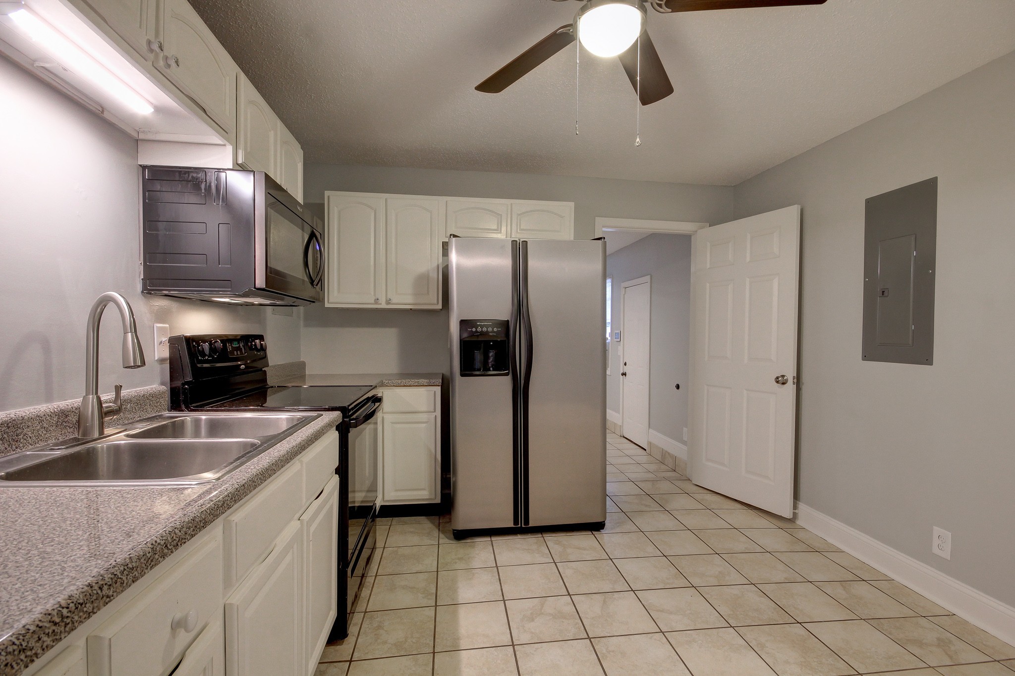 1302 Daniel Street Property Photo 5