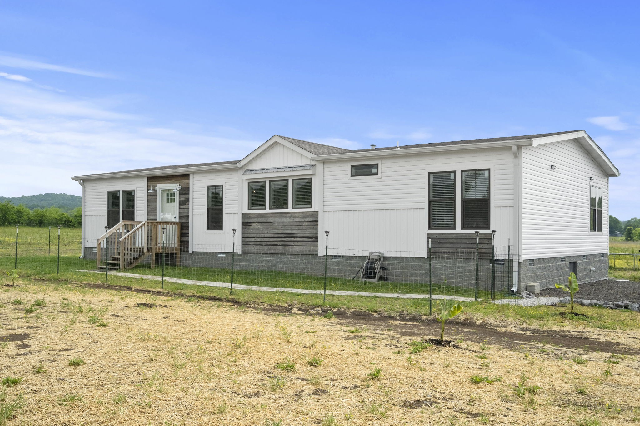 158 E Harris Rd Property Photo 1