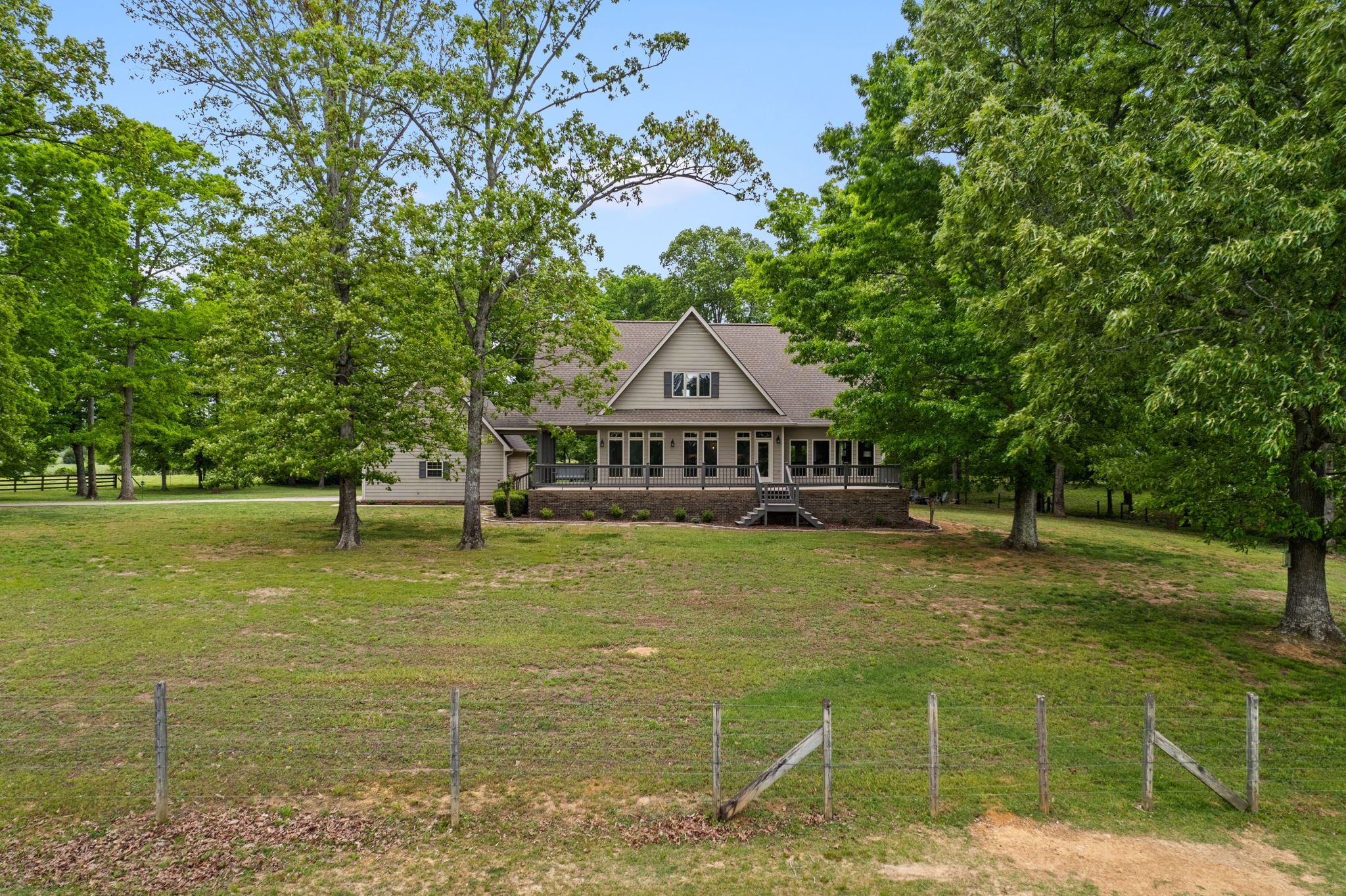 401 County Road 432 Property Photo 2