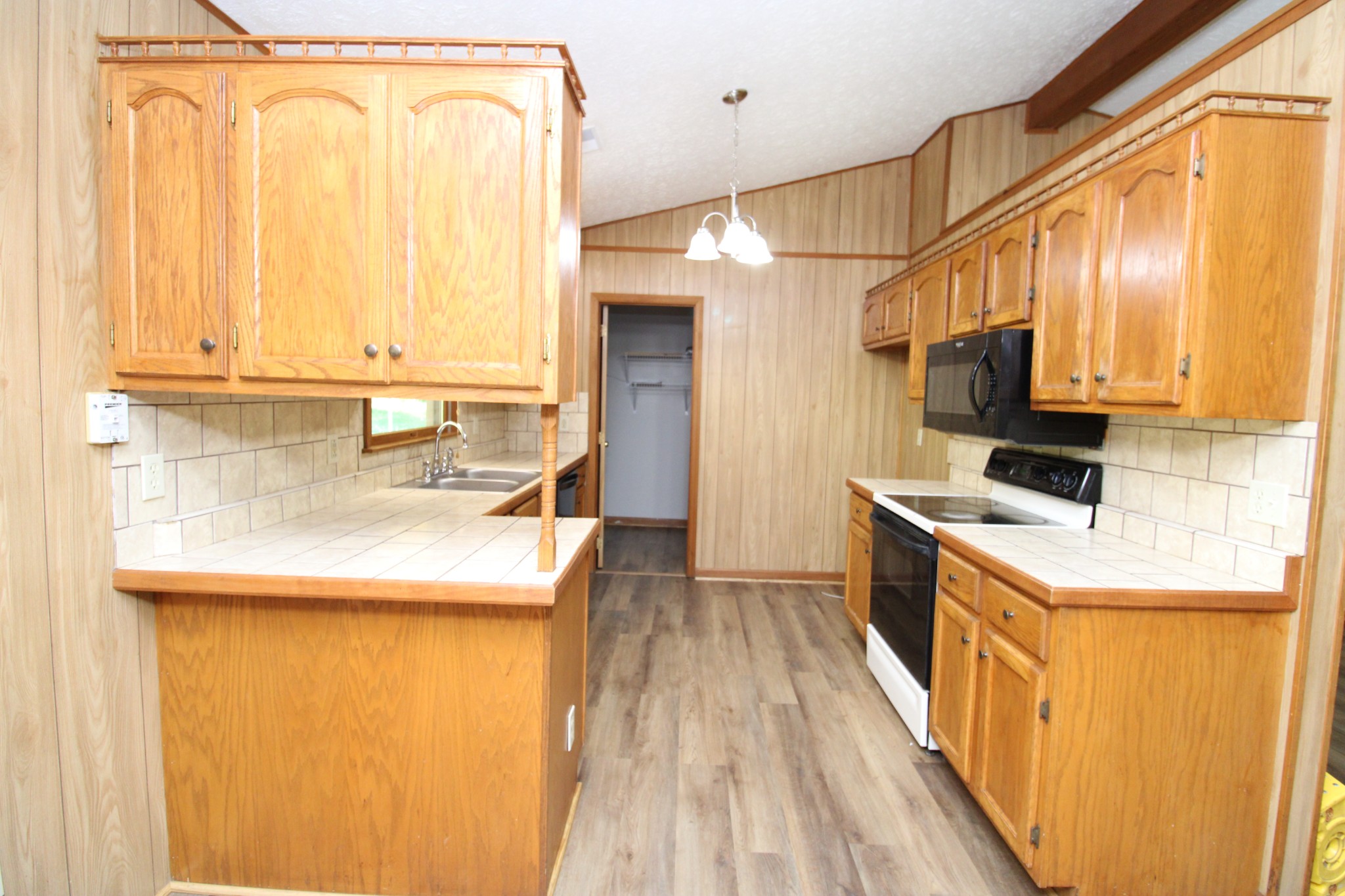 2492 Hartsville Road Property Photo 9