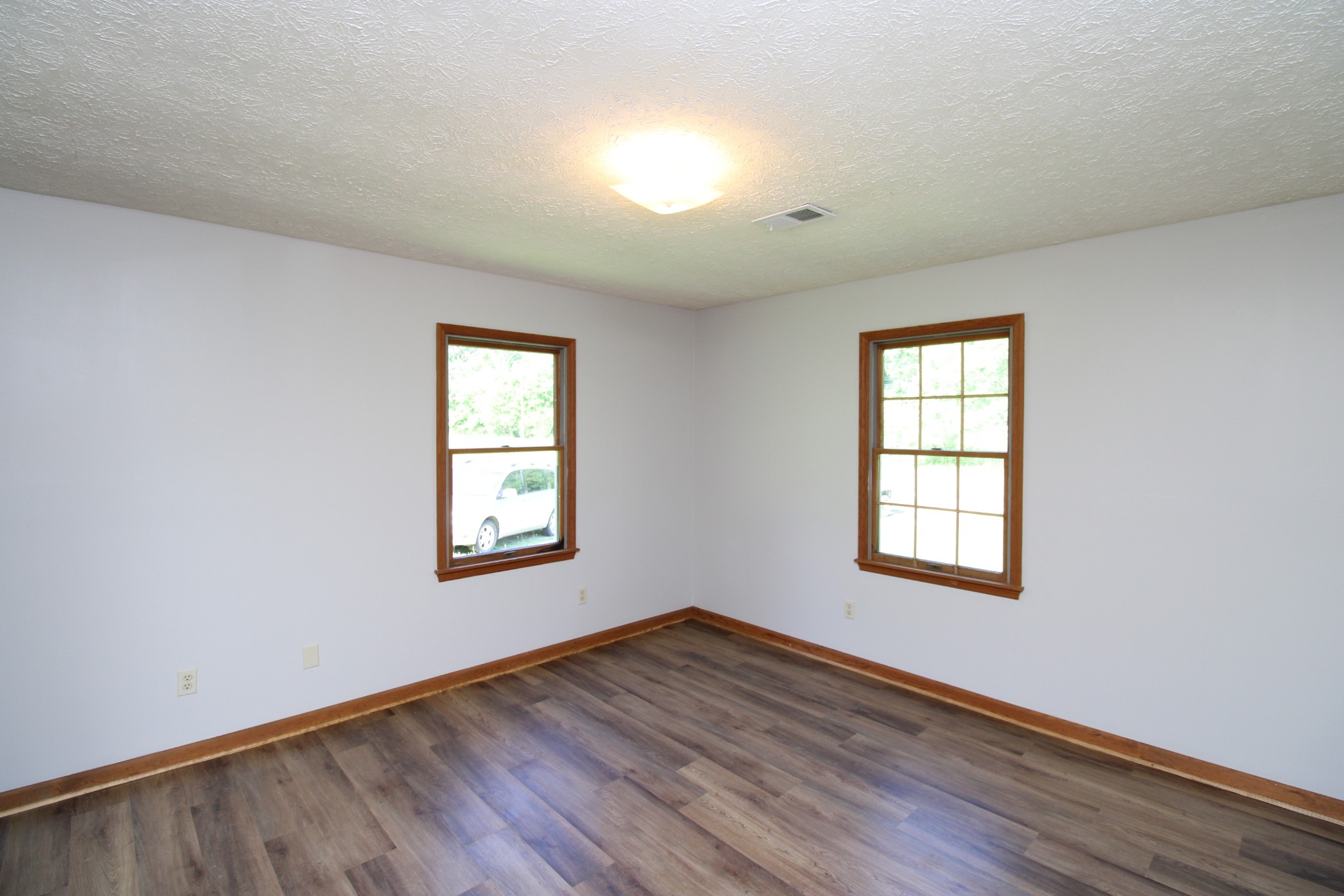 2492 Hartsville Road Property Photo 12