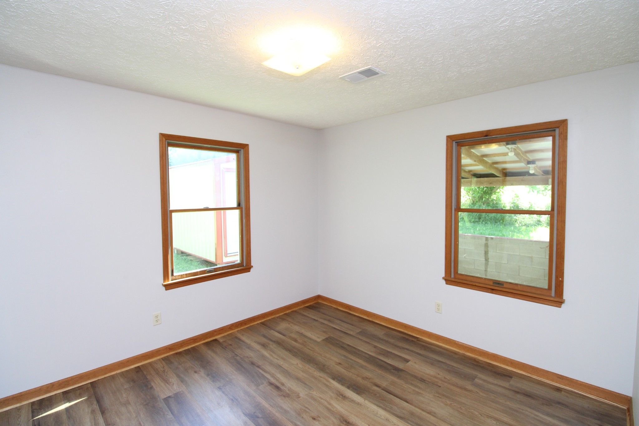2492 Hartsville Road Property Photo 17