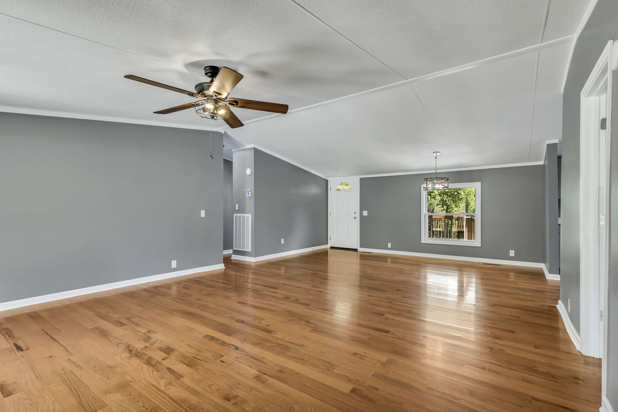 1114 John Shores Rd Property Photo 5