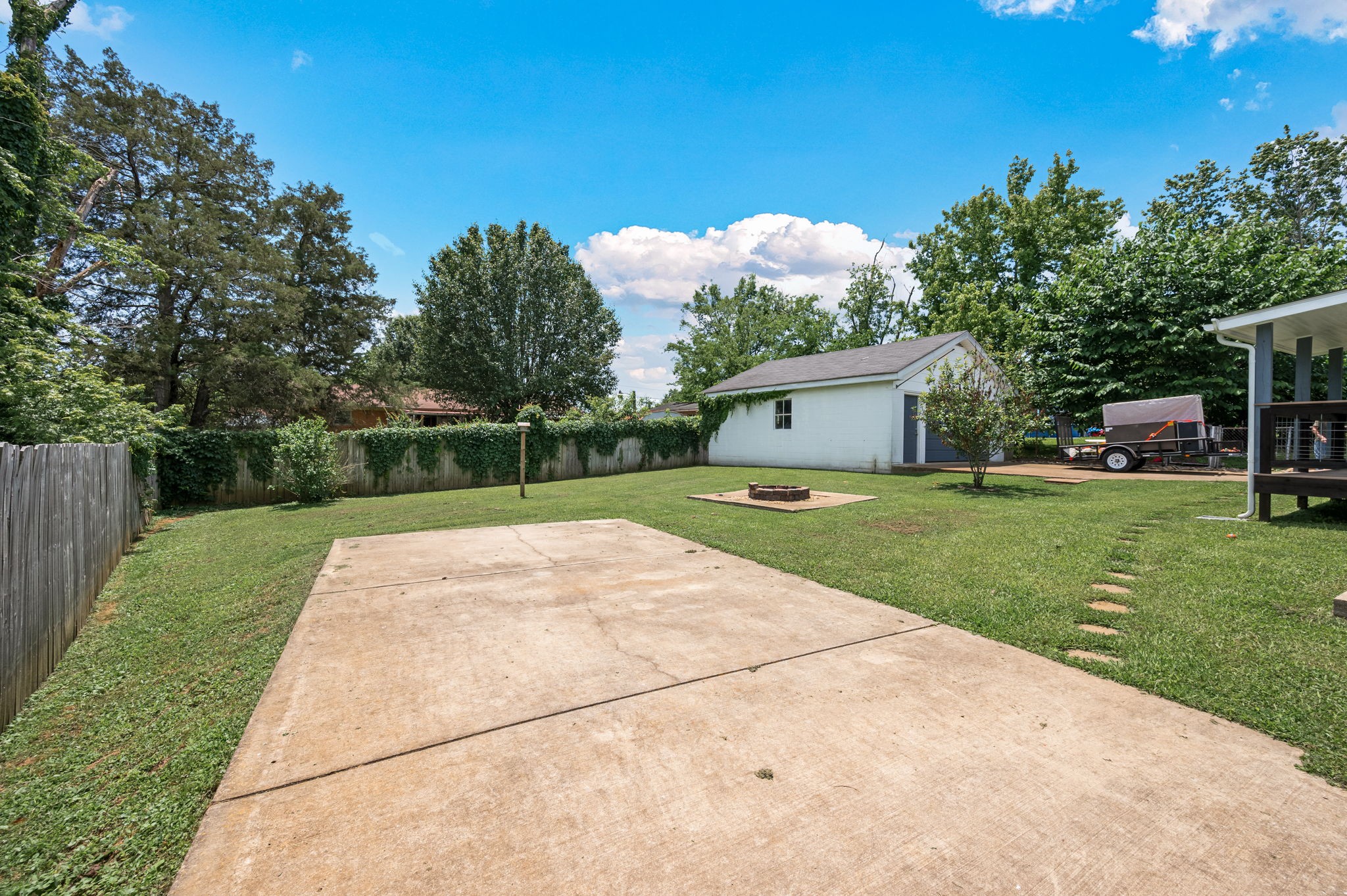 305 Charlotte Dr Property Photo 37
