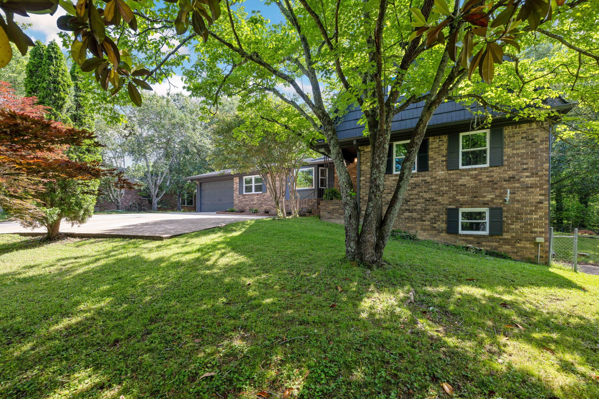 1220 Franklin Dr Property Photo 2