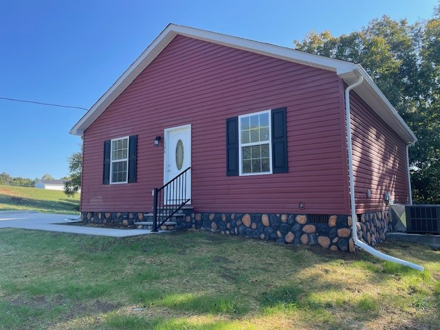 1394 Tanyard Hill Rd Property Photo 1