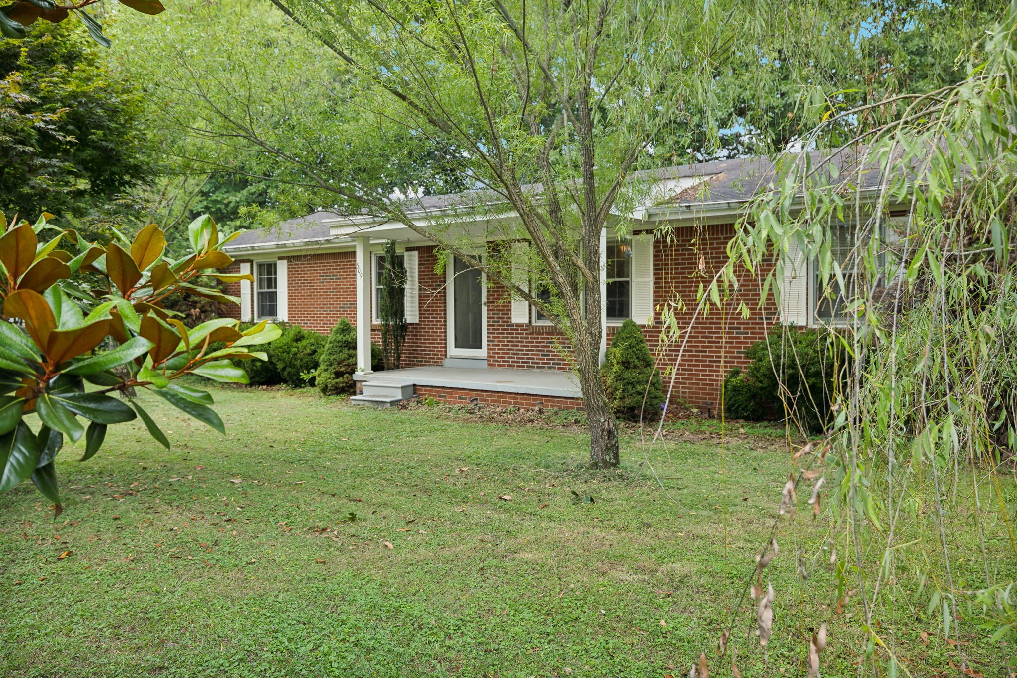 509 Crestwood Dr Property Photo 2