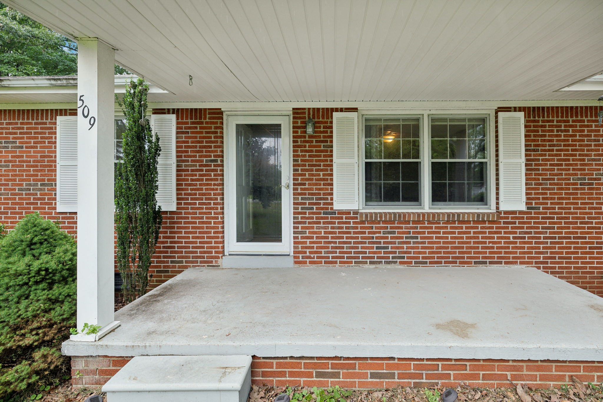 509 Crestwood Dr Property Photo 3
