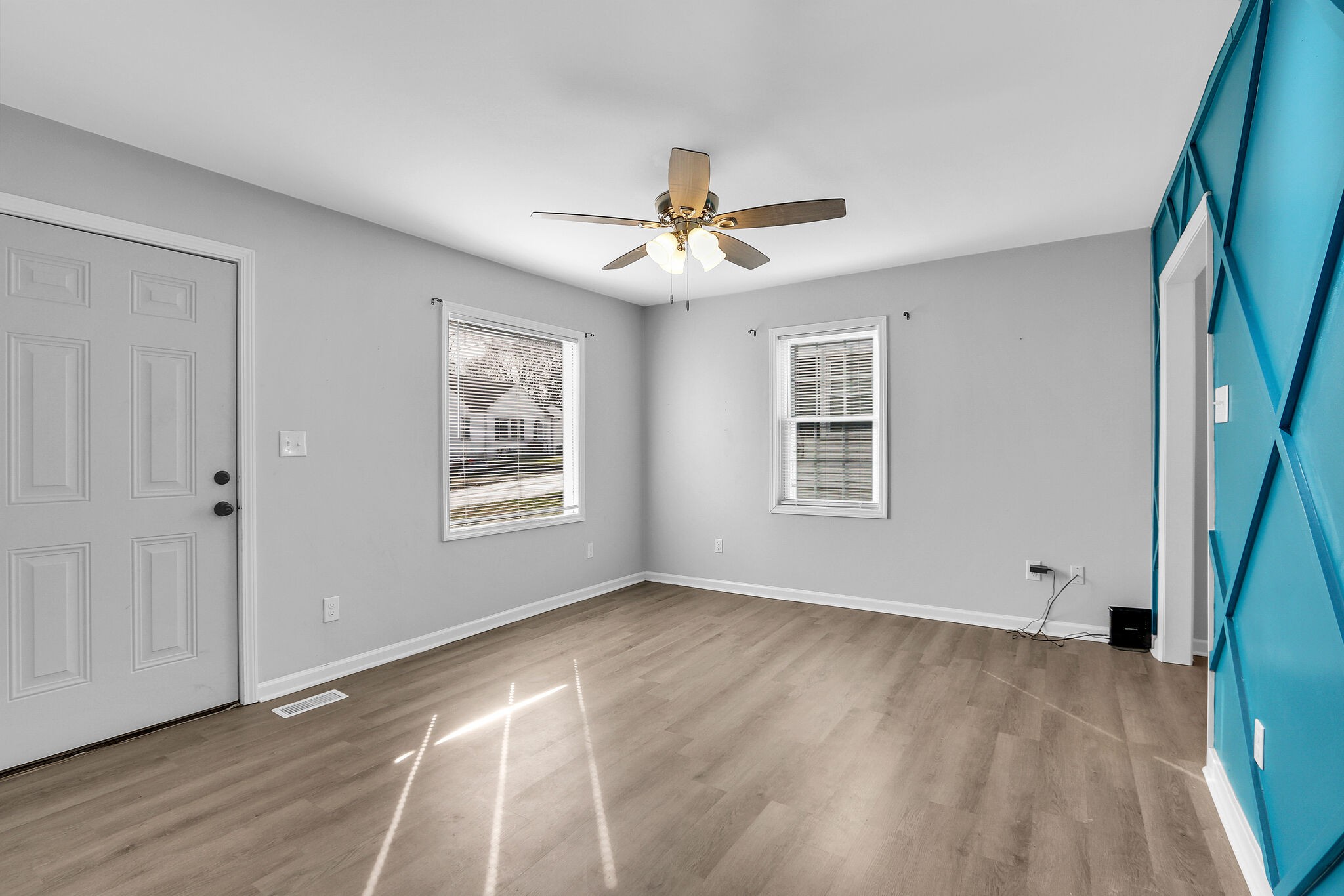 2128 Thomas Ave Property Photo 3