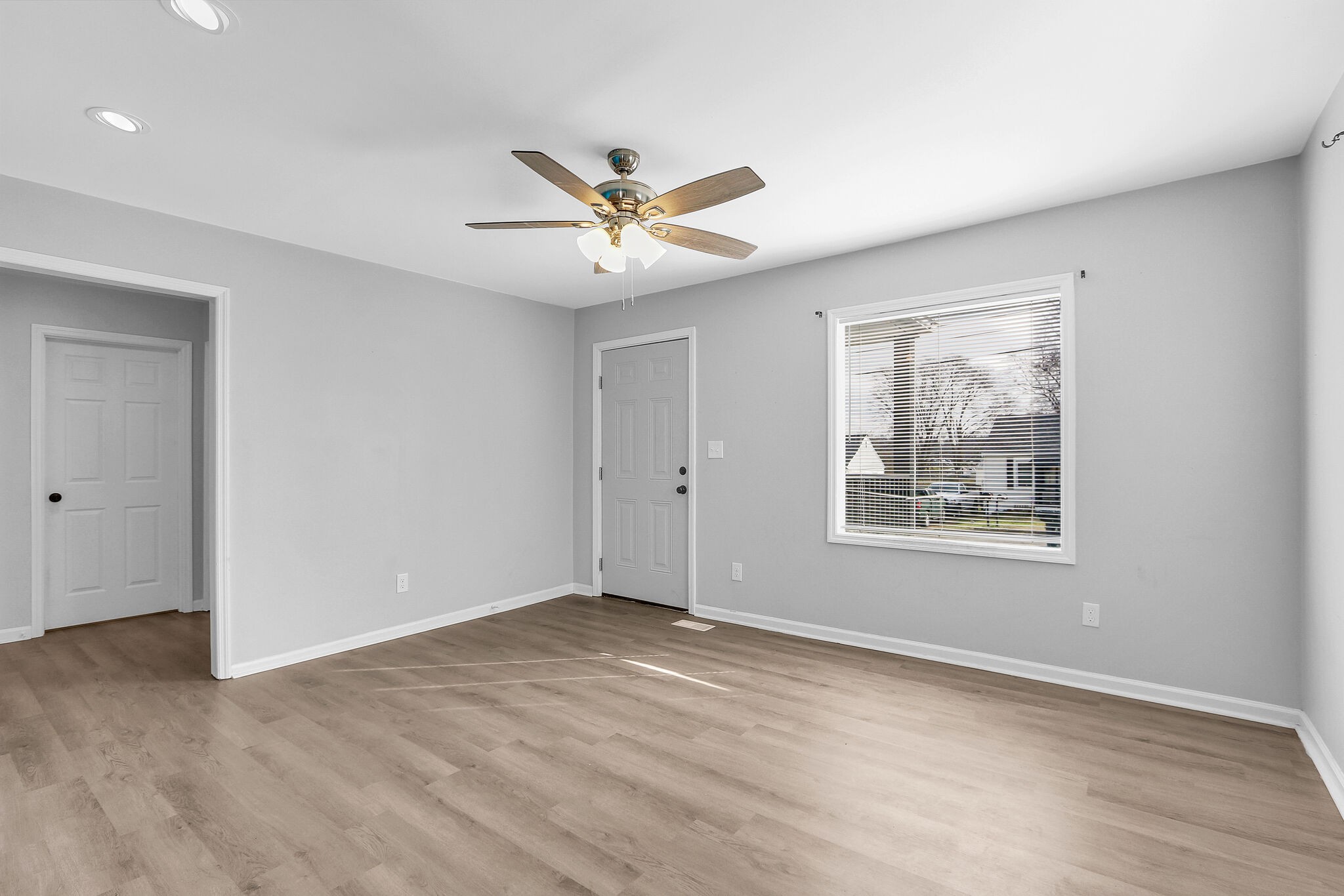 2128 Thomas Ave Property Photo 4