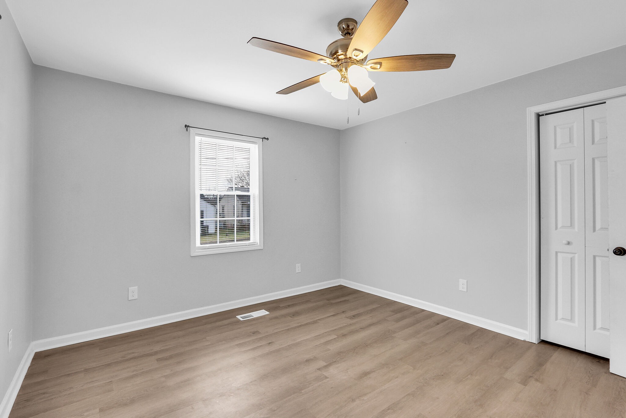 2128 Thomas Ave Property Photo 9