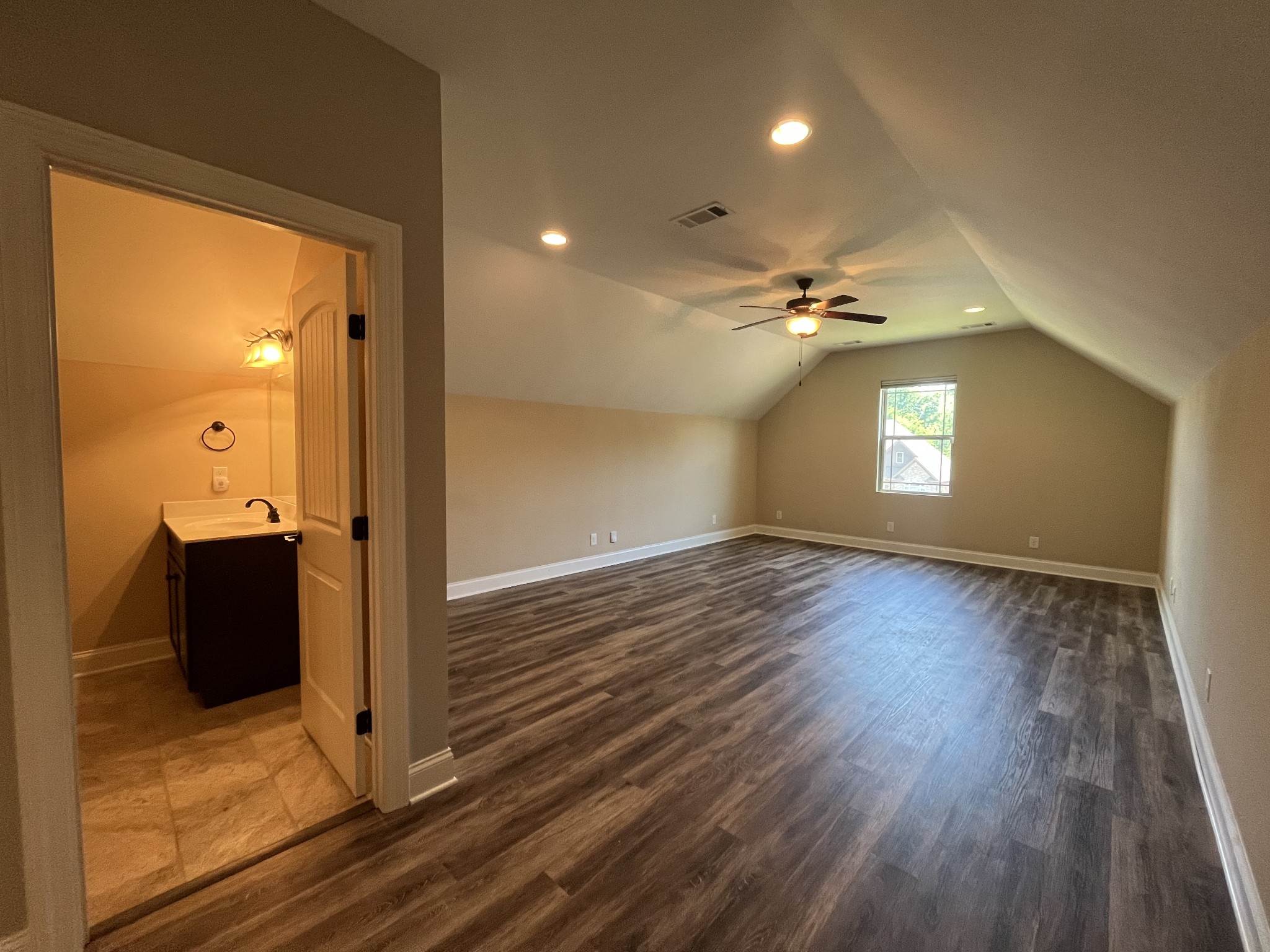 417 Zephyr Cv Property Photo 3