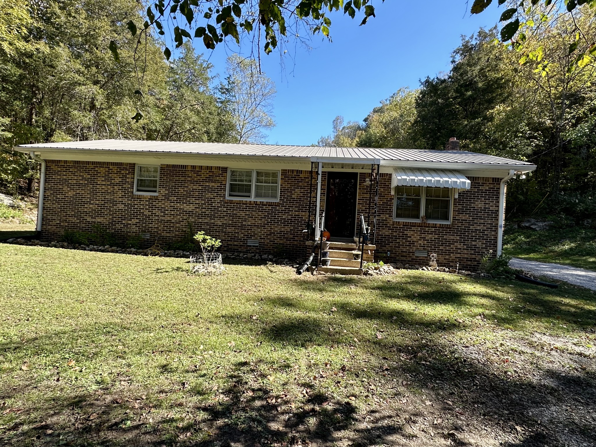 1783 Agnew Rd Property Photo 1