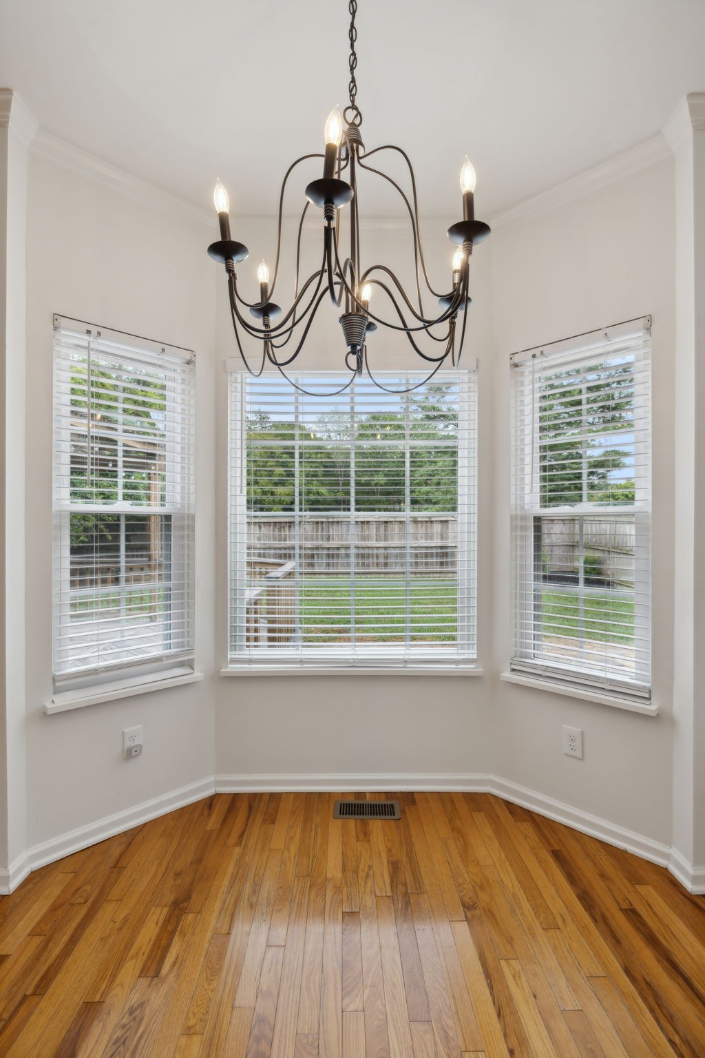 199 Clarendon Cir Property Photo 12