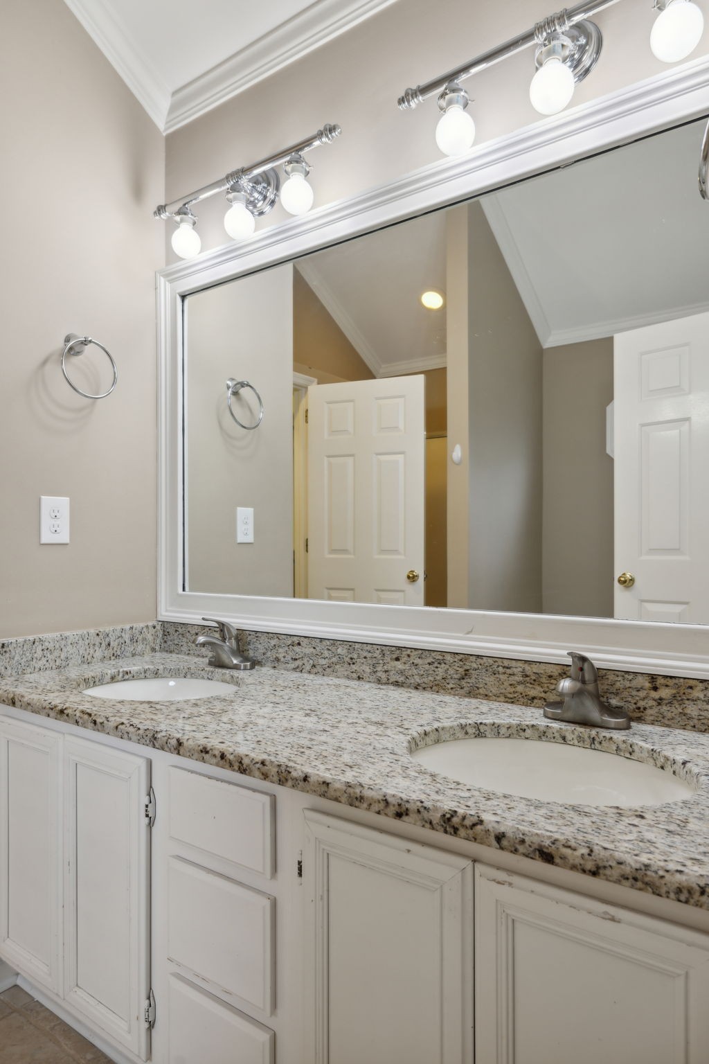 199 Clarendon Cir Property Photo 28