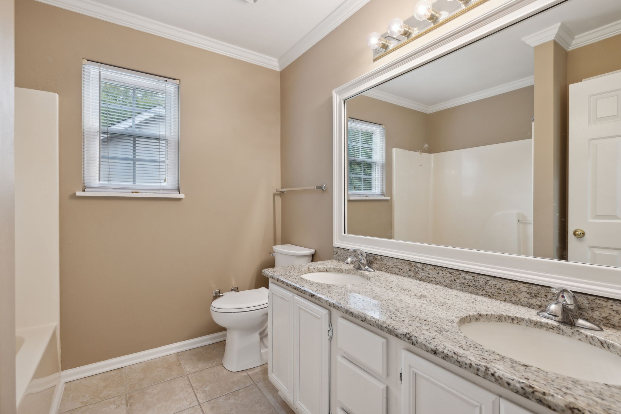 199 Clarendon Cir Property Photo 33