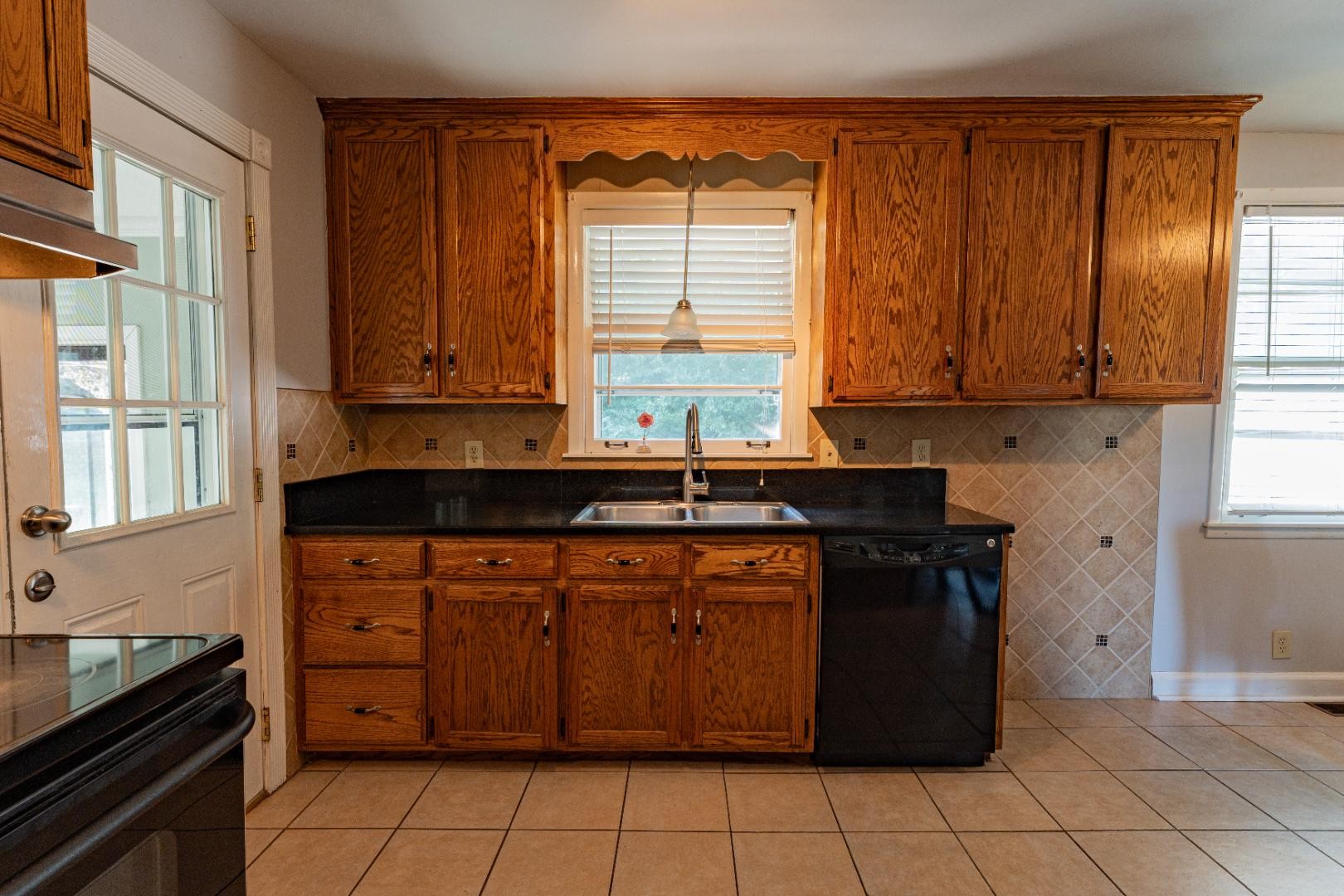 610 Glenpark Ct Property Photo 8