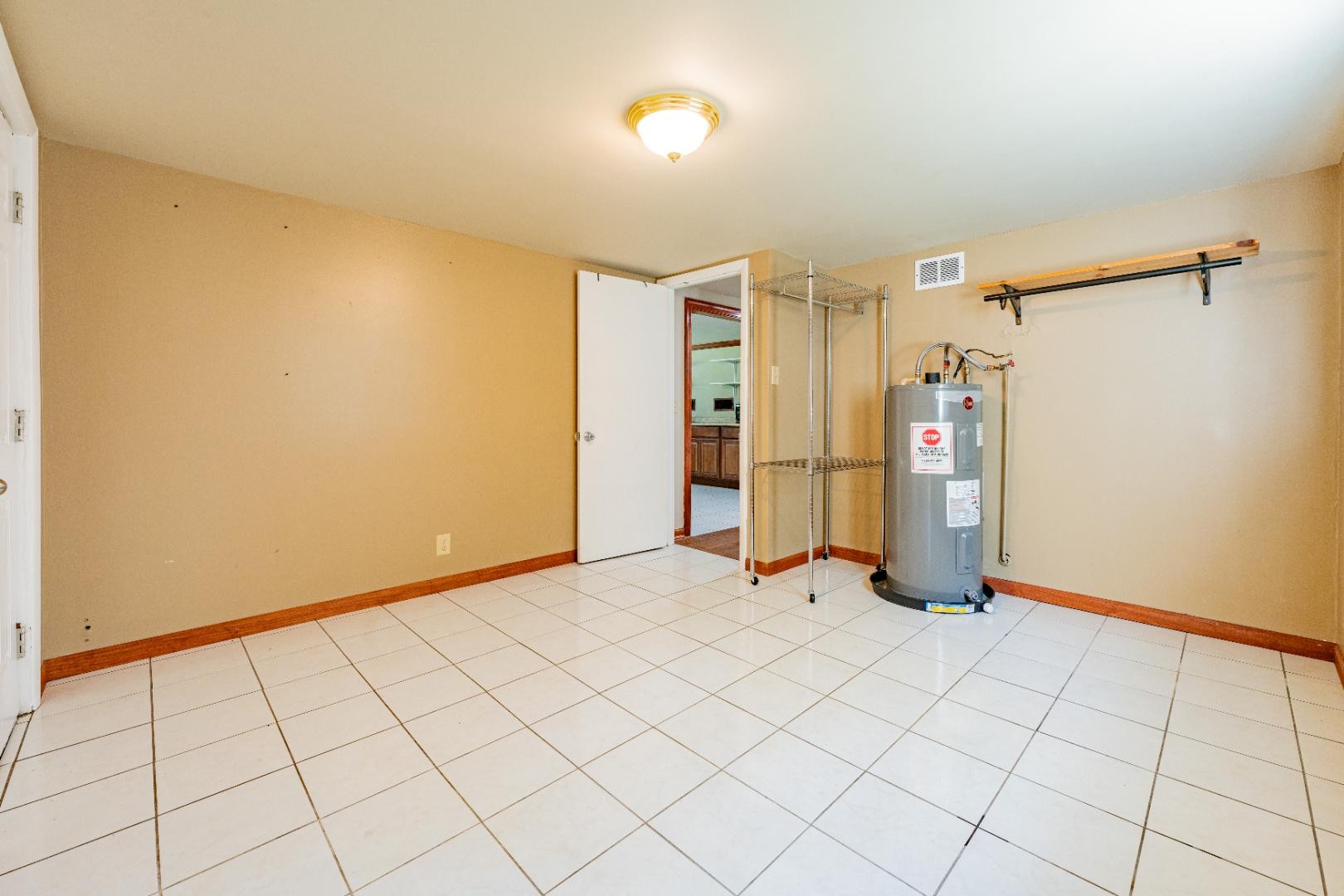 610 Glenpark Ct Property Photo 17