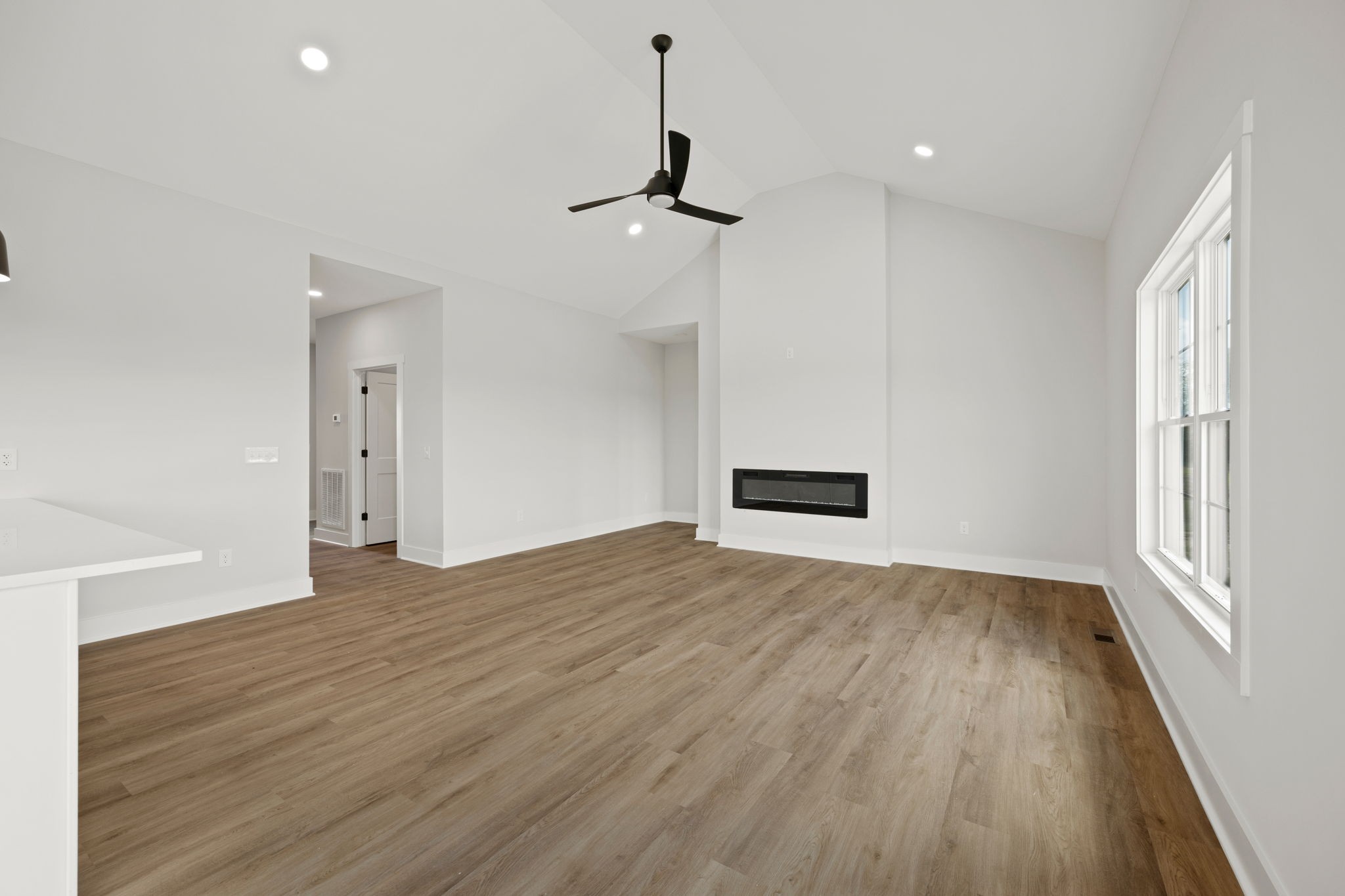 411 Victoria Way Property Photo 8