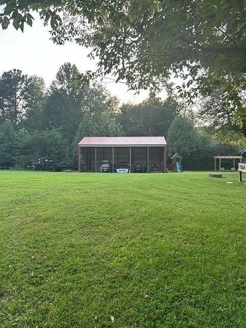 1105 Eastview Rd Property Photo 5