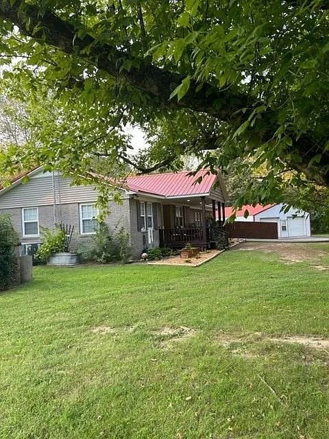 1105 Eastview Rd Property Photo 6