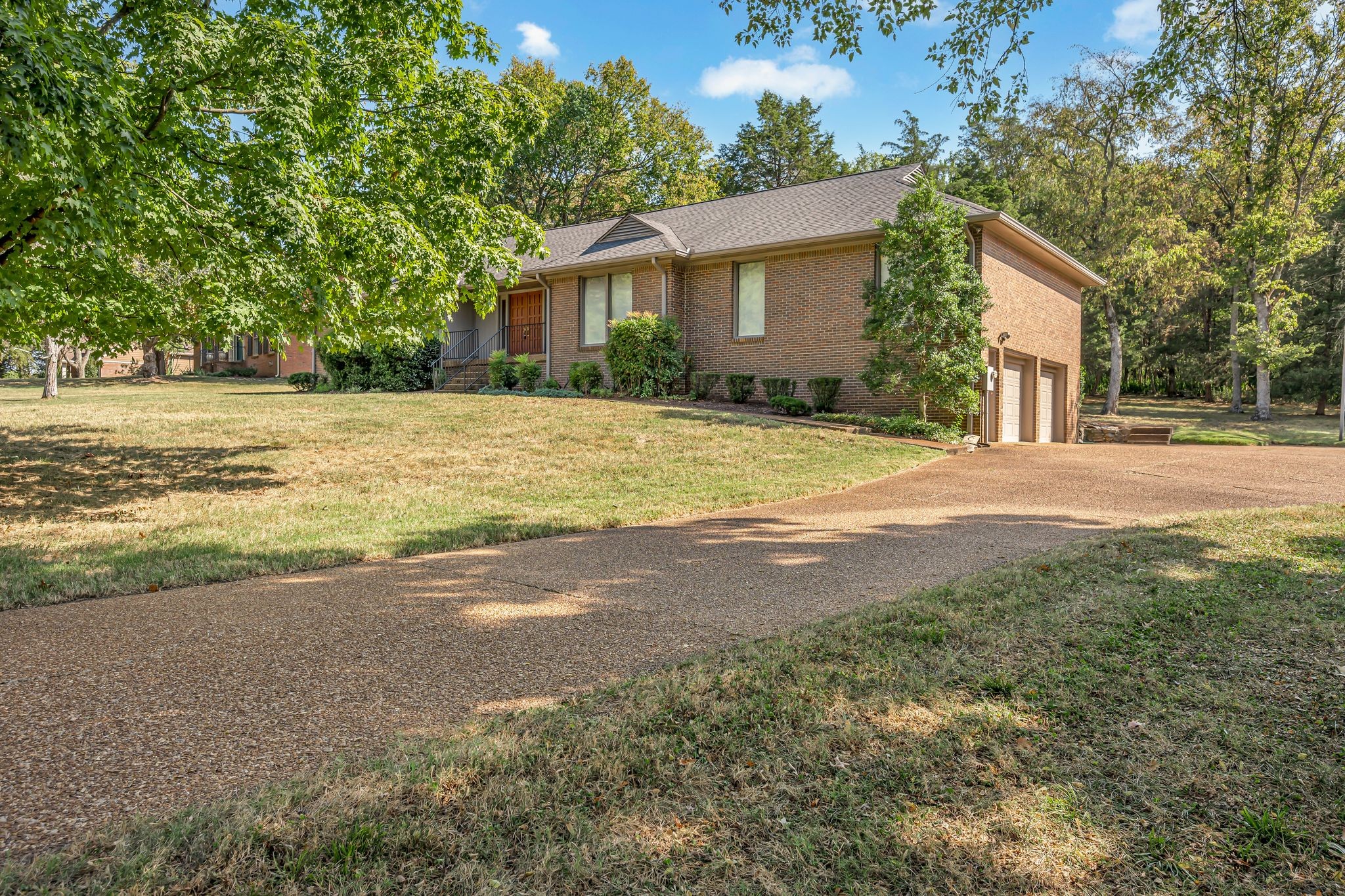 6106 Foxland Dr Property Photo 2