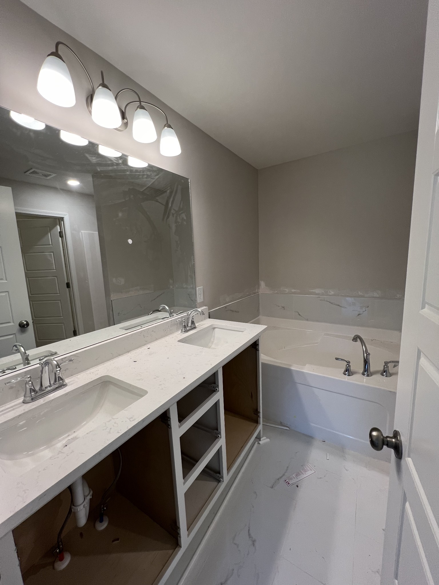 1249 Lakewalk Dr Property Photo 5