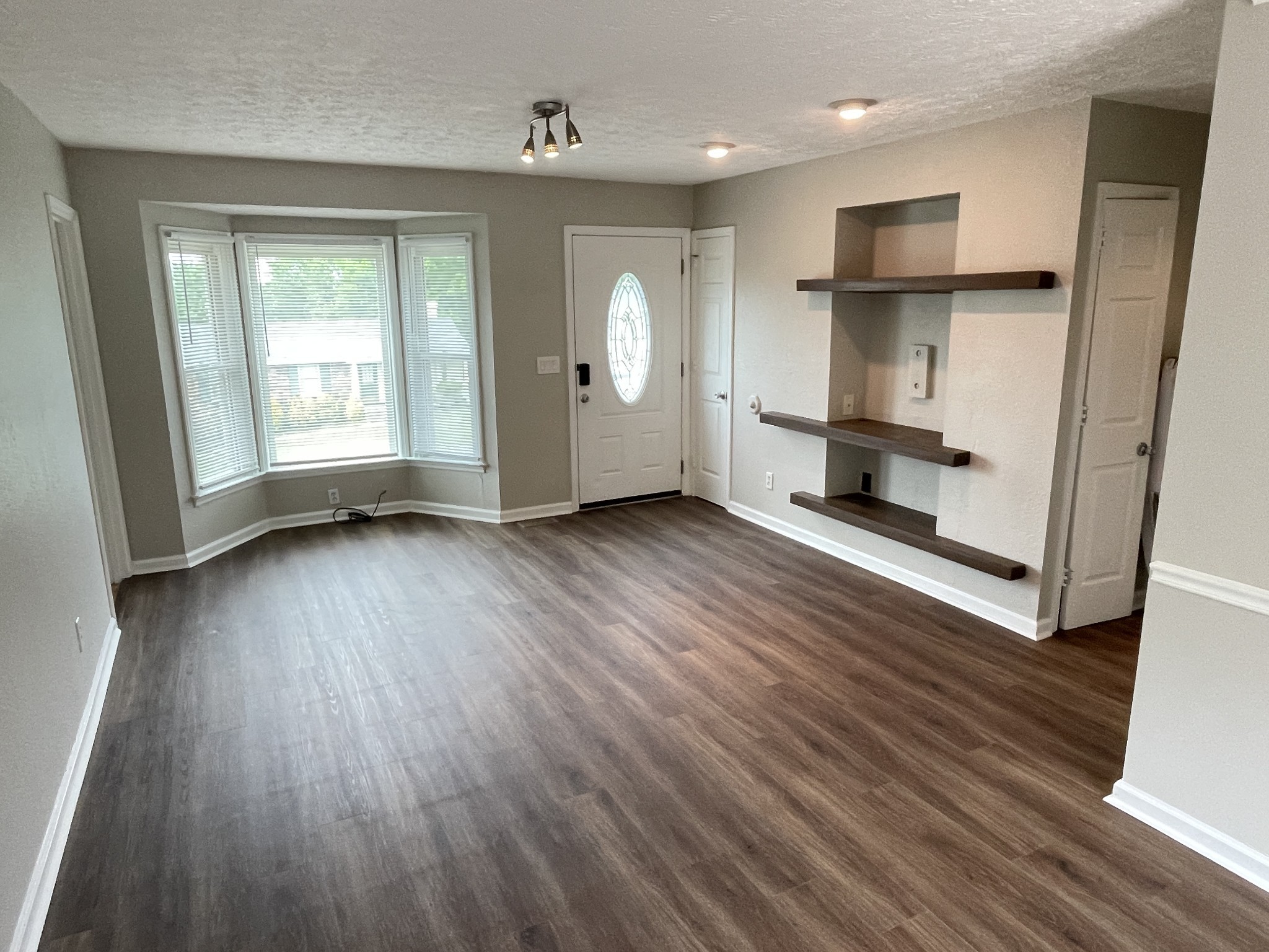 106 Spruce Dr Property Photo 3