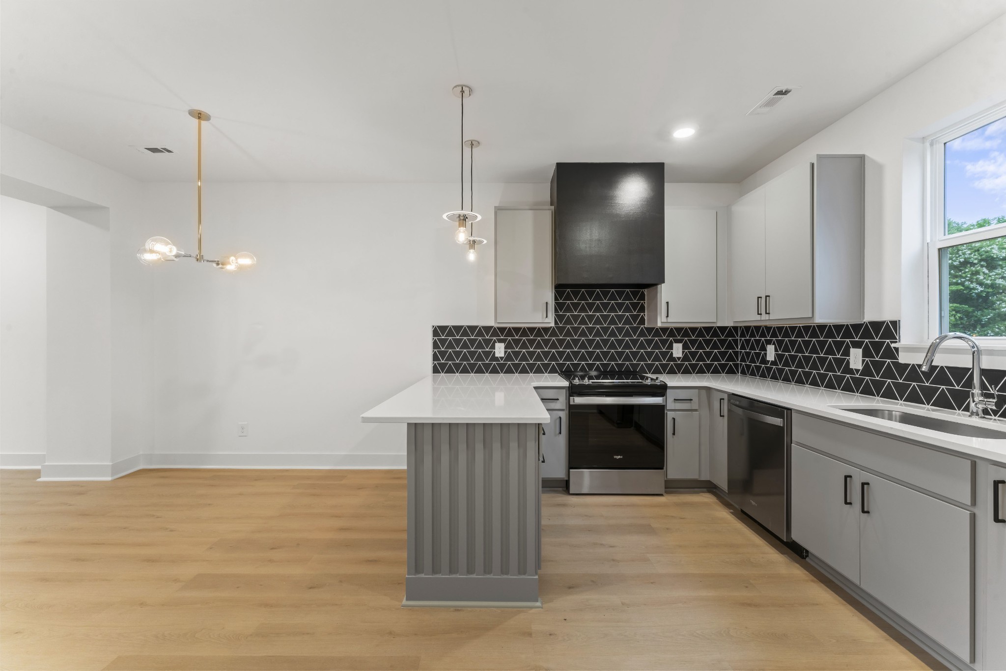 602 Markham St Property Photo 1